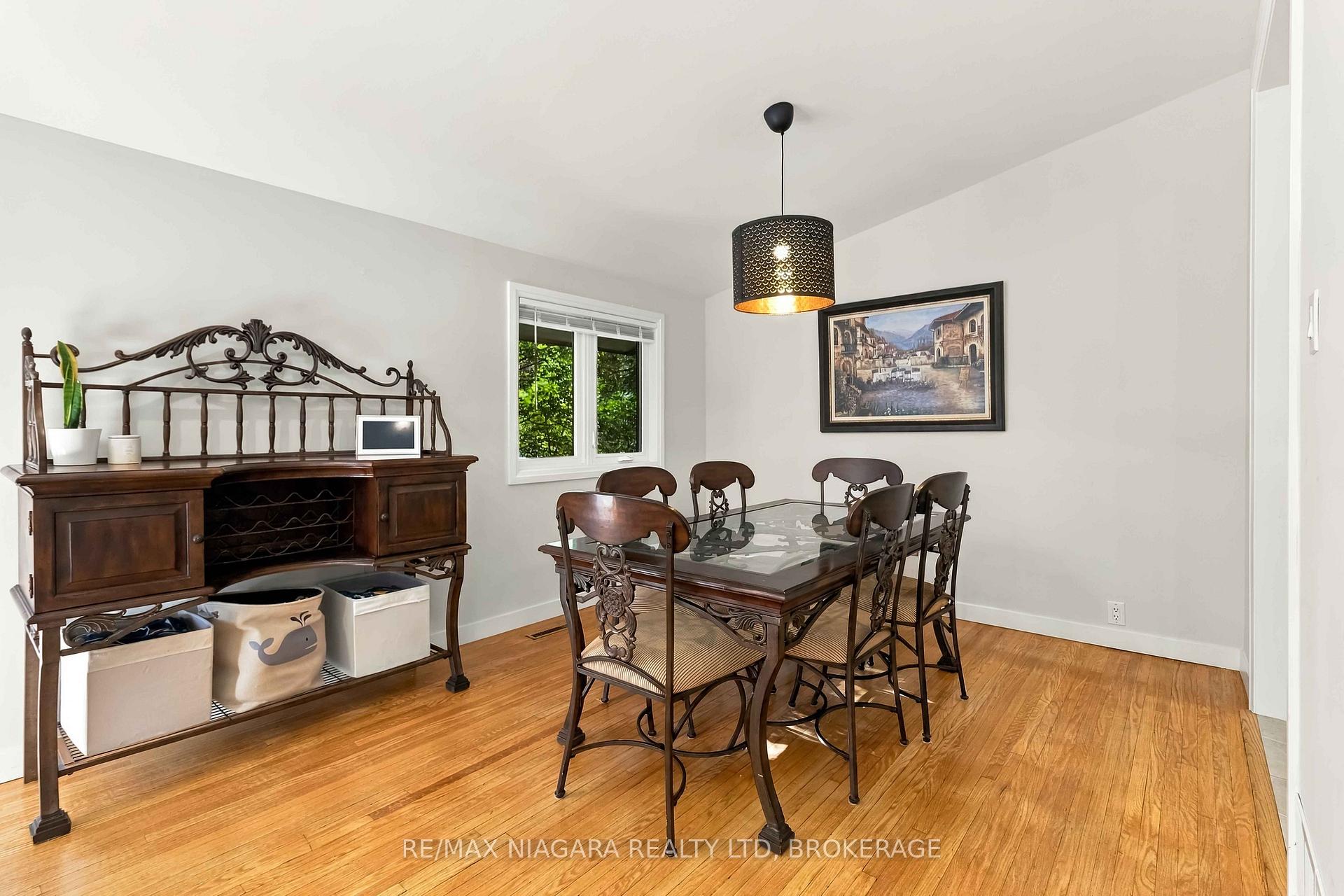 Photo 10 of Unit Main, 1852 Truscott Drive, Mississauga, Clarkson — HOMEH