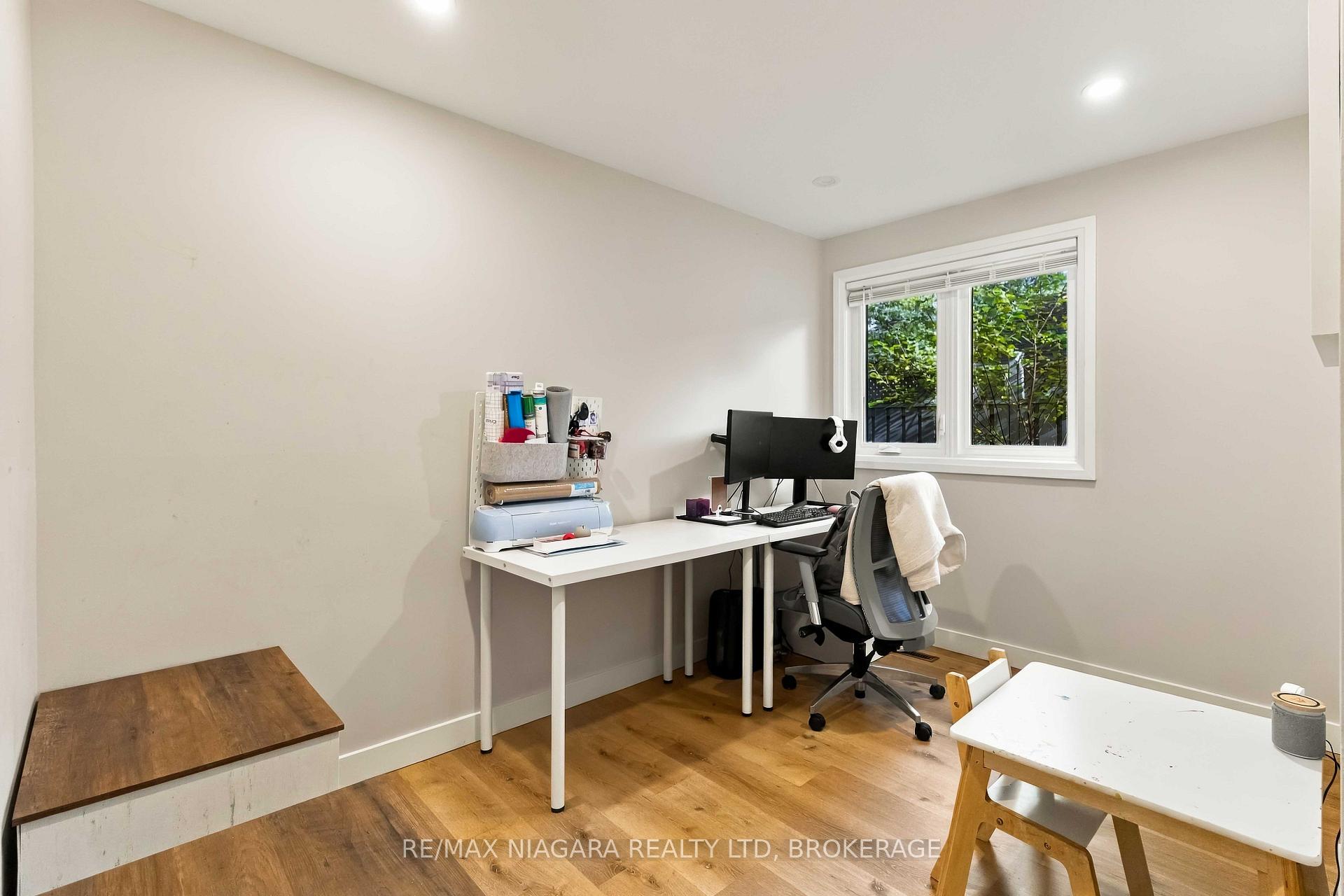 Photo 15 of Unit Main, 1852 Truscott Drive, Mississauga, Clarkson — HOMEH