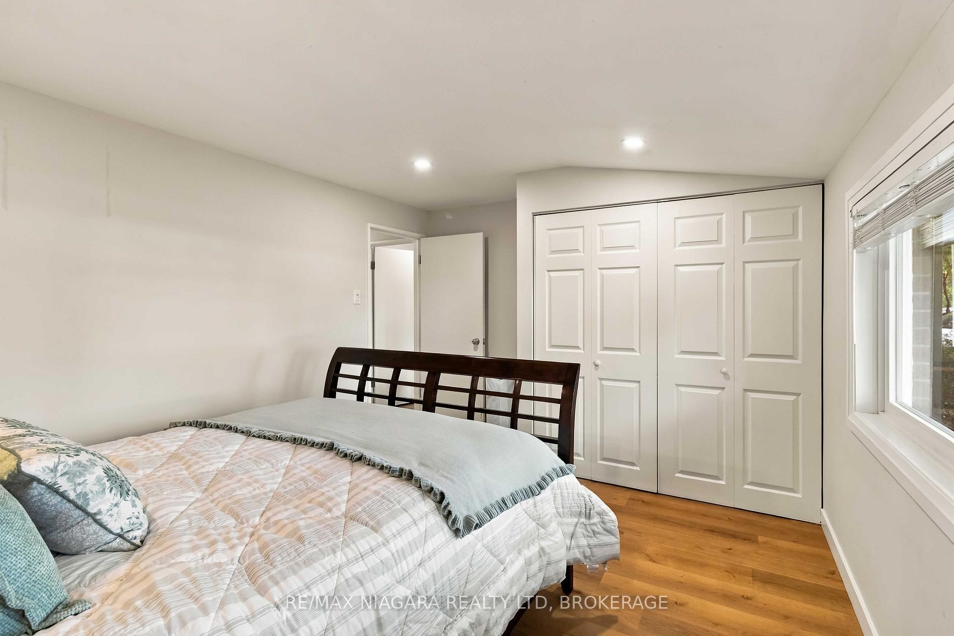 Photo 19 of Unit Main, 1852 Truscott Drive, Mississauga, Clarkson — HOMEH