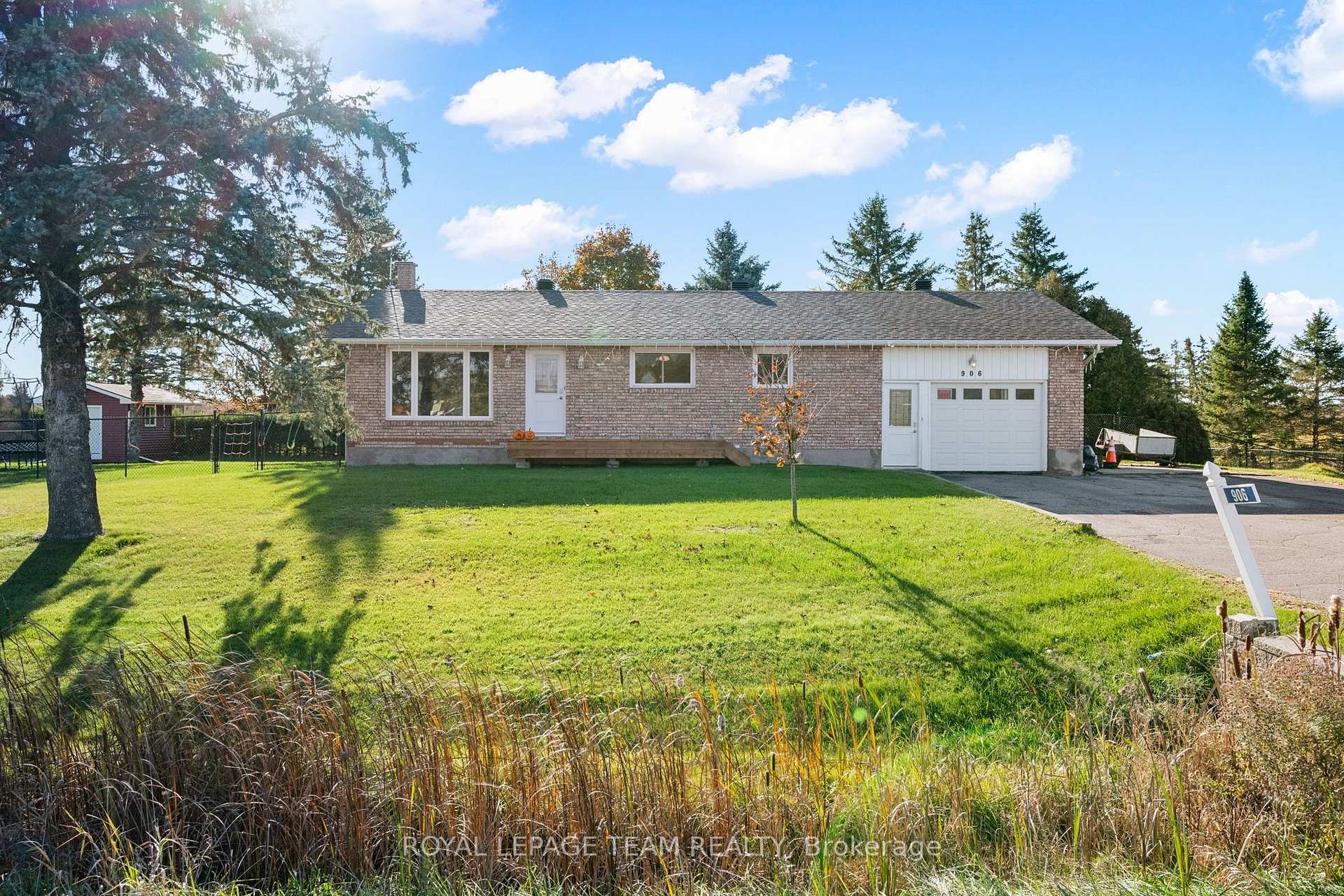 Photo 1 of 906 Russell Road, Clarence-Rockland, Clarence/Rockland Twp — HOMEH