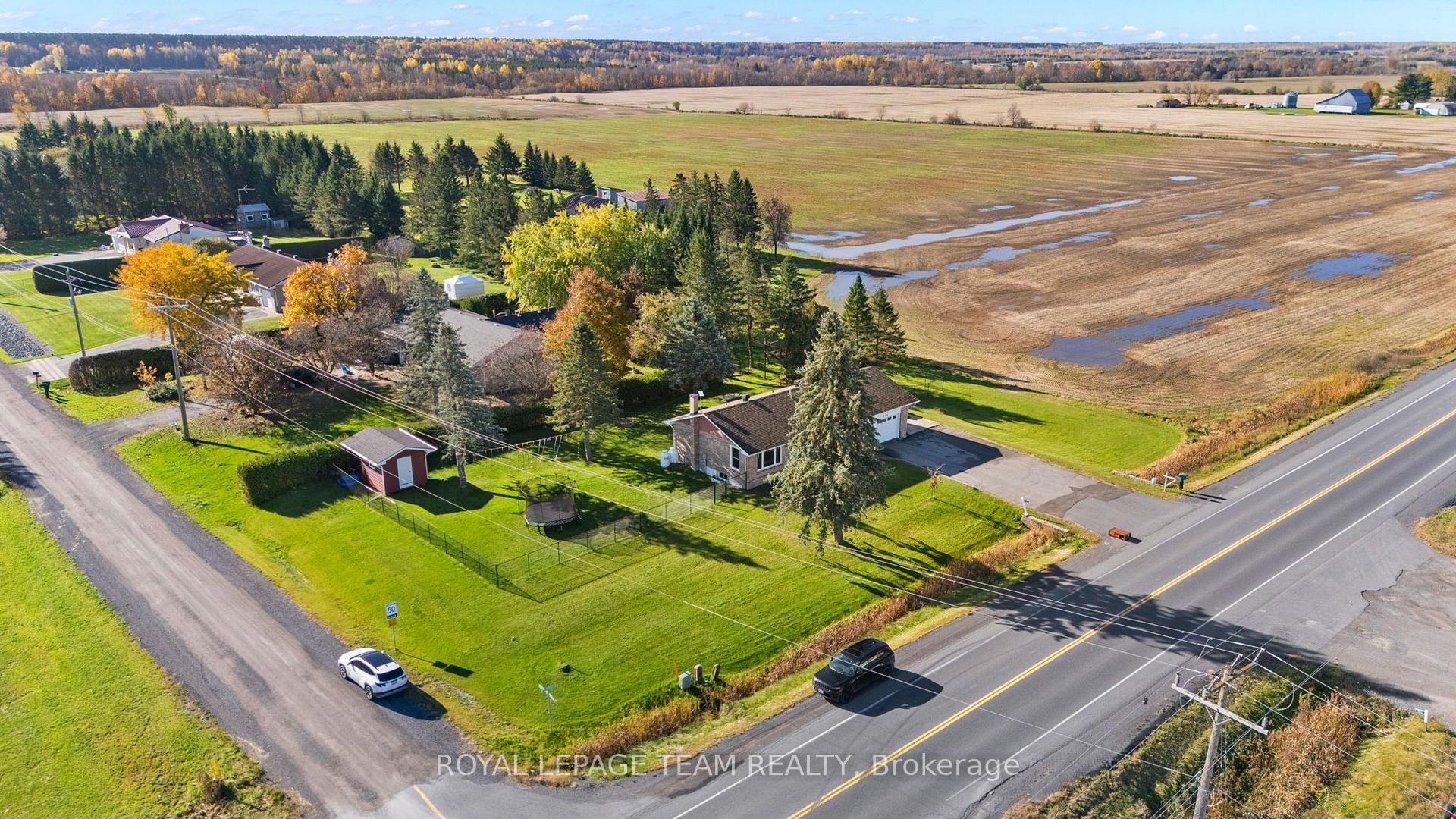 Photo 2 of 906 Russell Road, Clarence-Rockland, Clarence/Rockland Twp — HOMEH