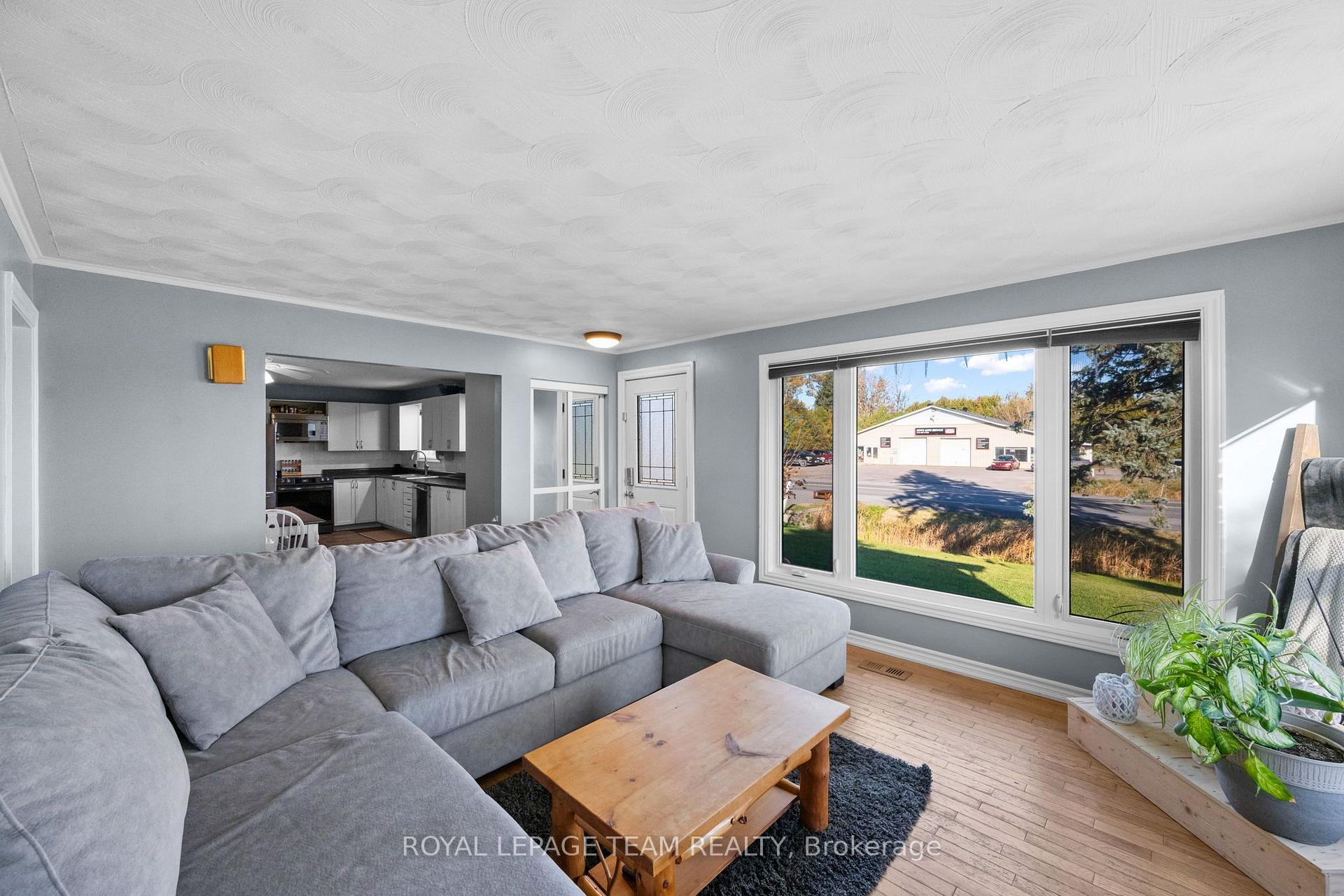 Photo 3 of 906 Russell Road, Clarence-Rockland, Clarence/Rockland Twp — HOMEH