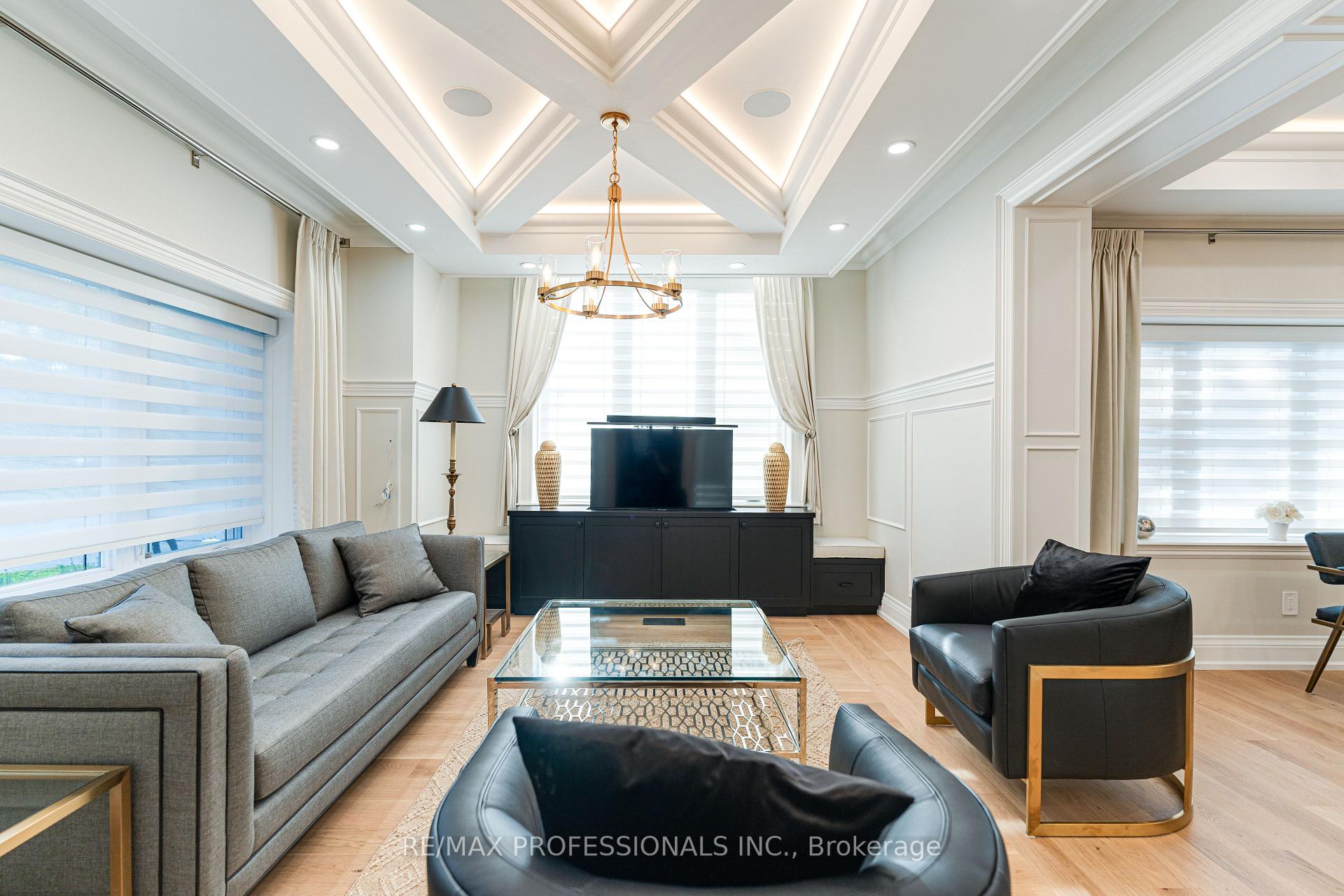 Photo 3 of 161 The Kingsway, Etobicoke, Kingsway South — HOMEH