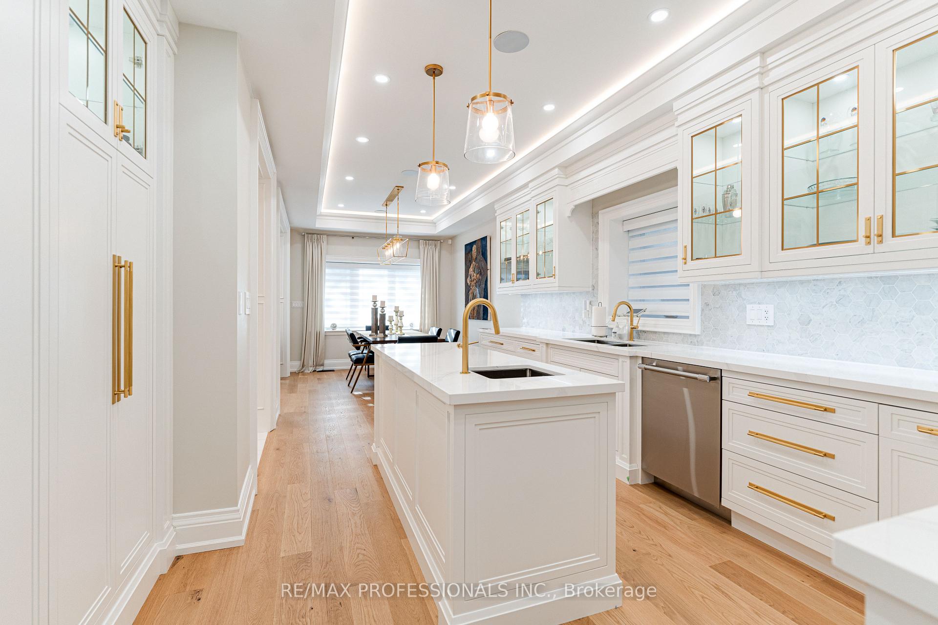 Photo 8 of 161 The Kingsway, Etobicoke, Kingsway South — HOMEH