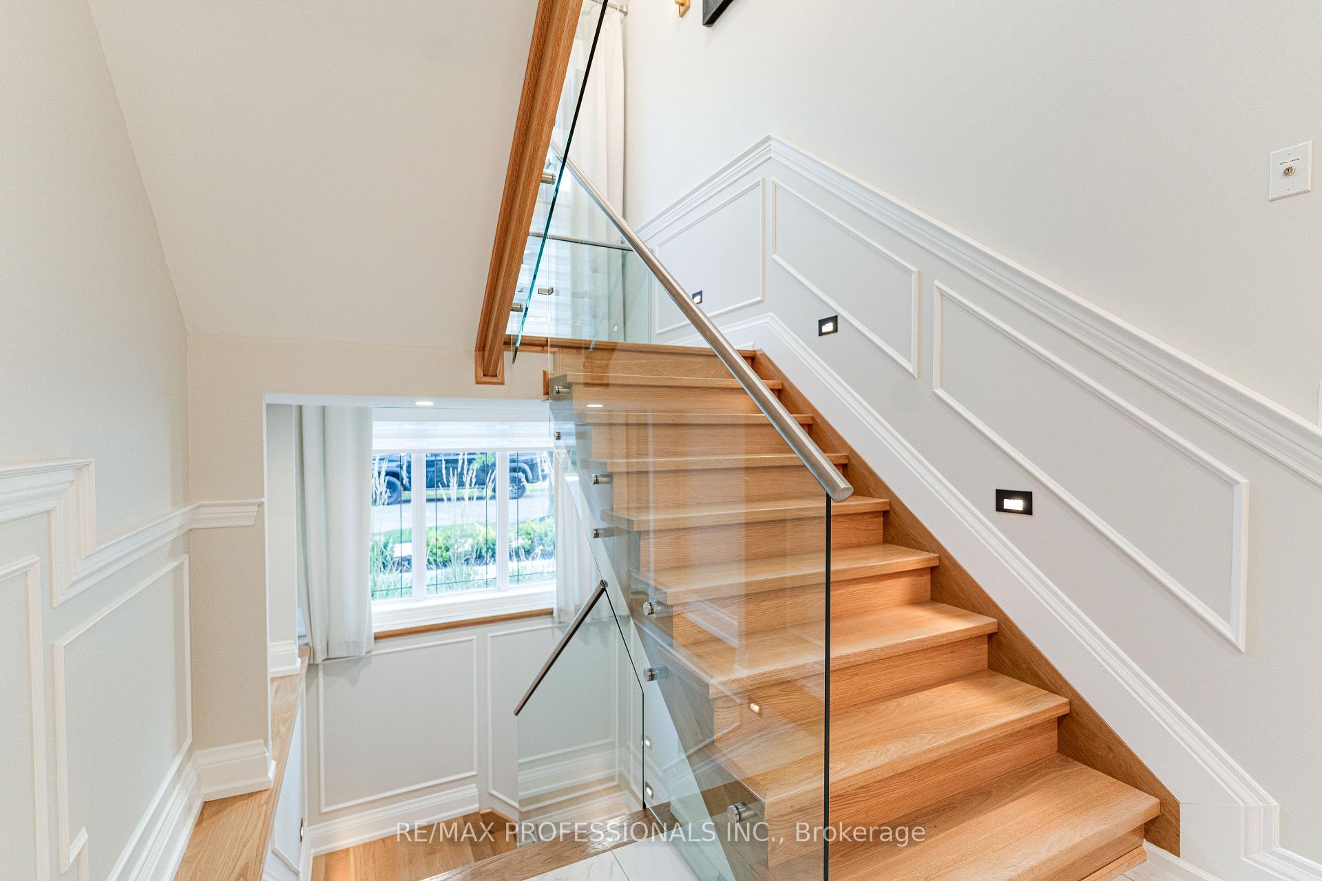 Photo 15 of 161 The Kingsway, Etobicoke, Kingsway South — HOMEH
