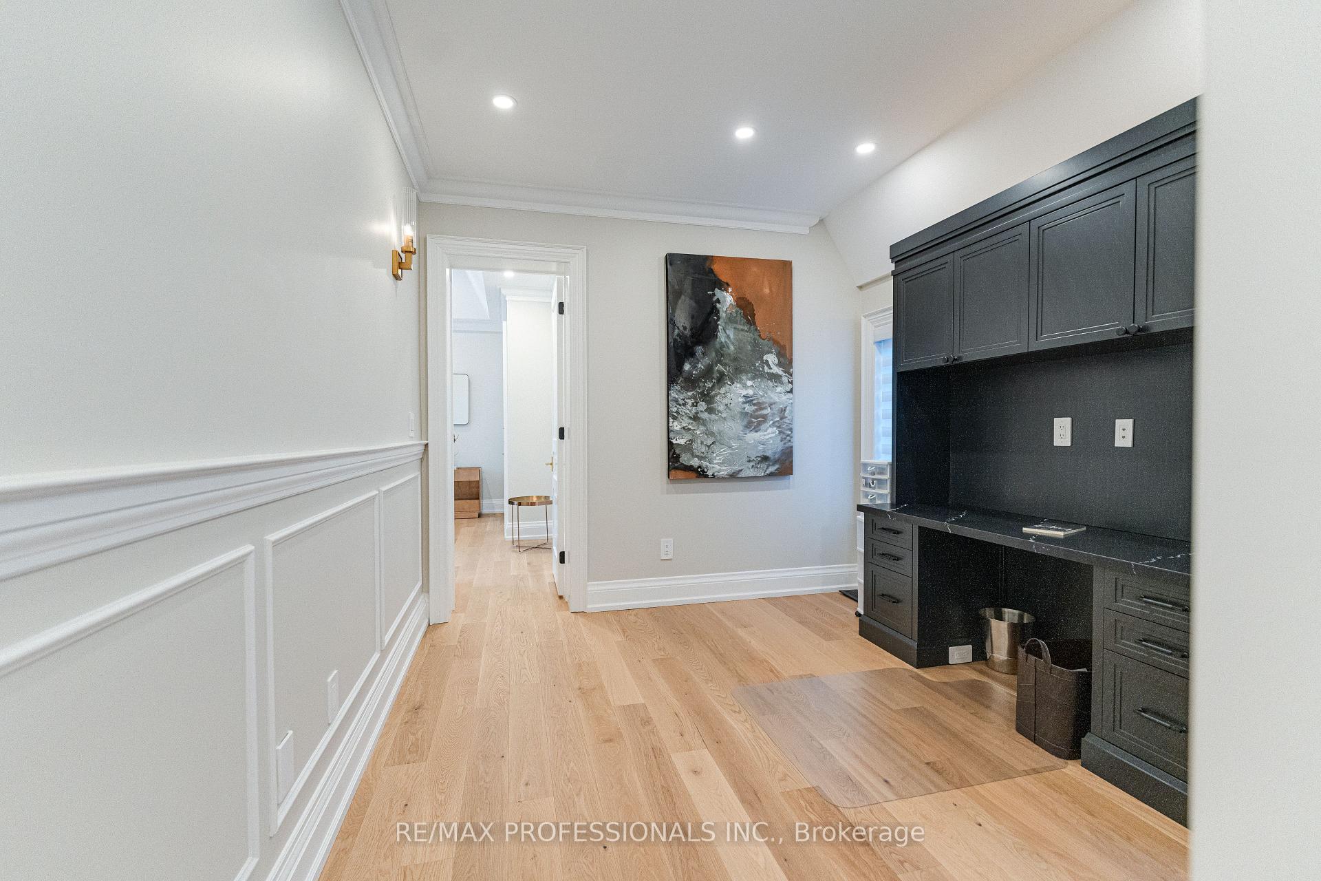 Photo 23 of 161 The Kingsway, Etobicoke, Kingsway South — HOMEH