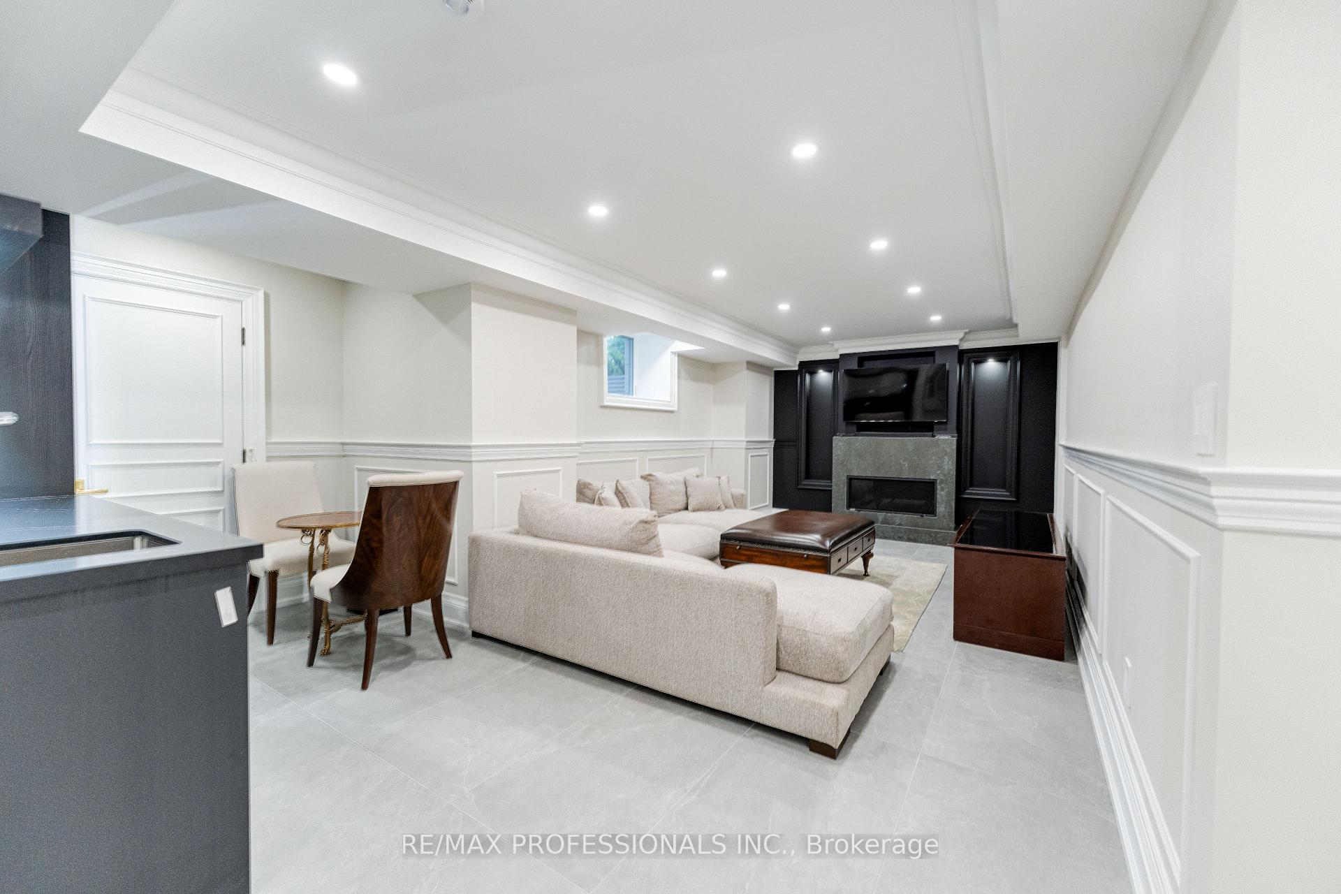 Photo 38 of 161 The Kingsway, Etobicoke, Kingsway South — HOMEH