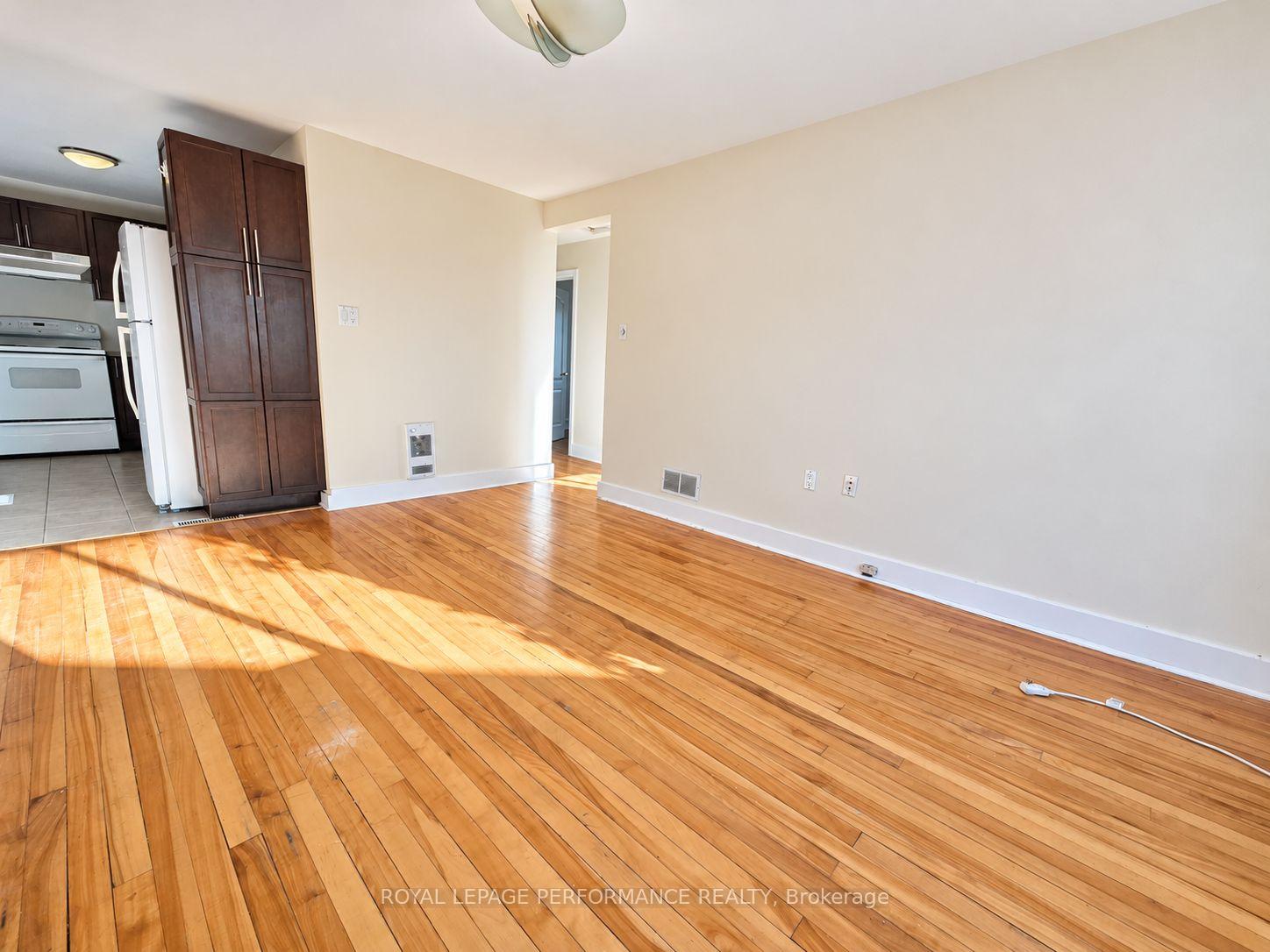 Photo 4 of Unit A, 770 Highland Avenue, Ottawa, Laurentianview — HOMEH