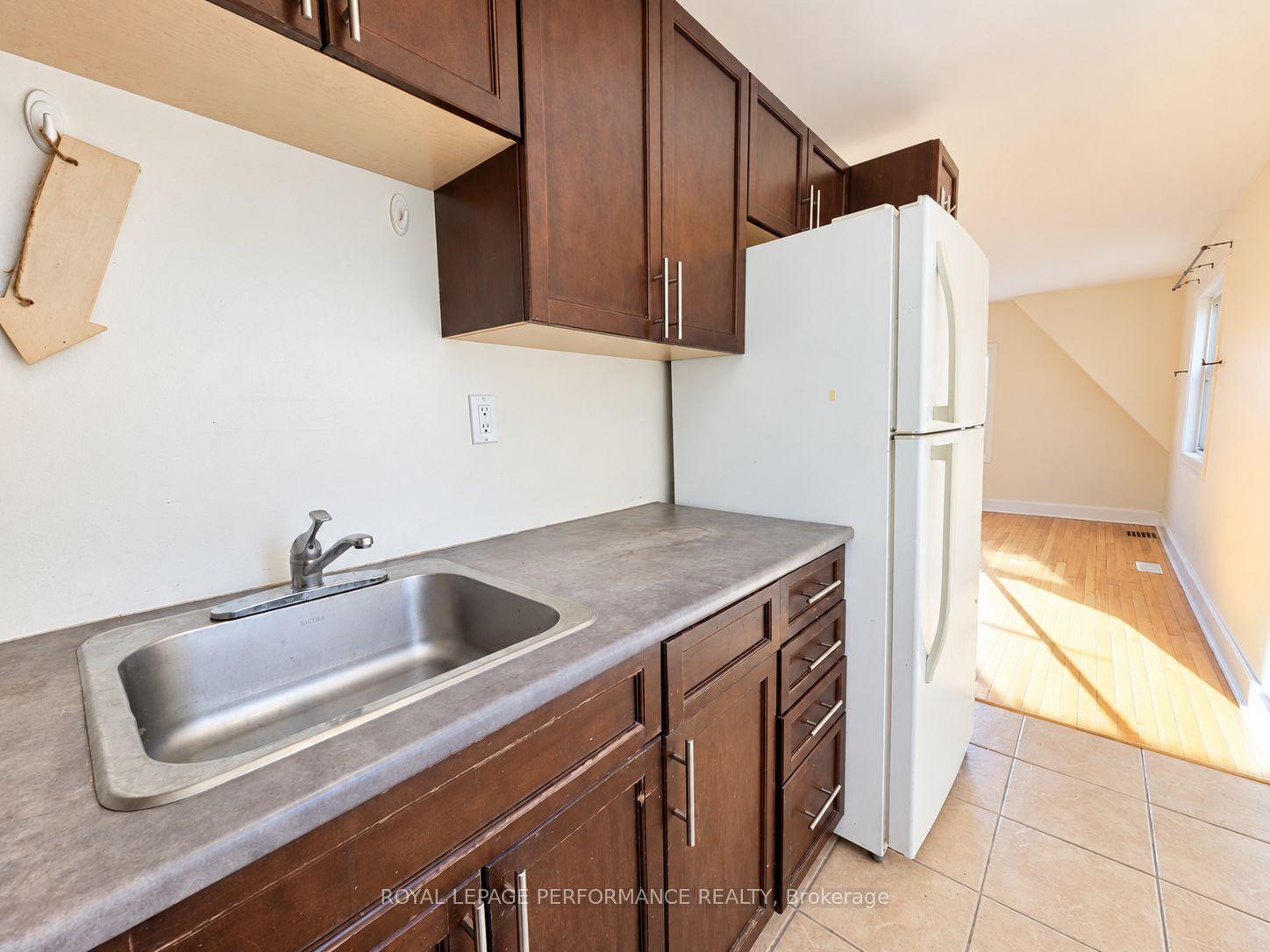 Photo 6 of Unit A, 770 Highland Avenue, Ottawa, Laurentianview — HOMEH