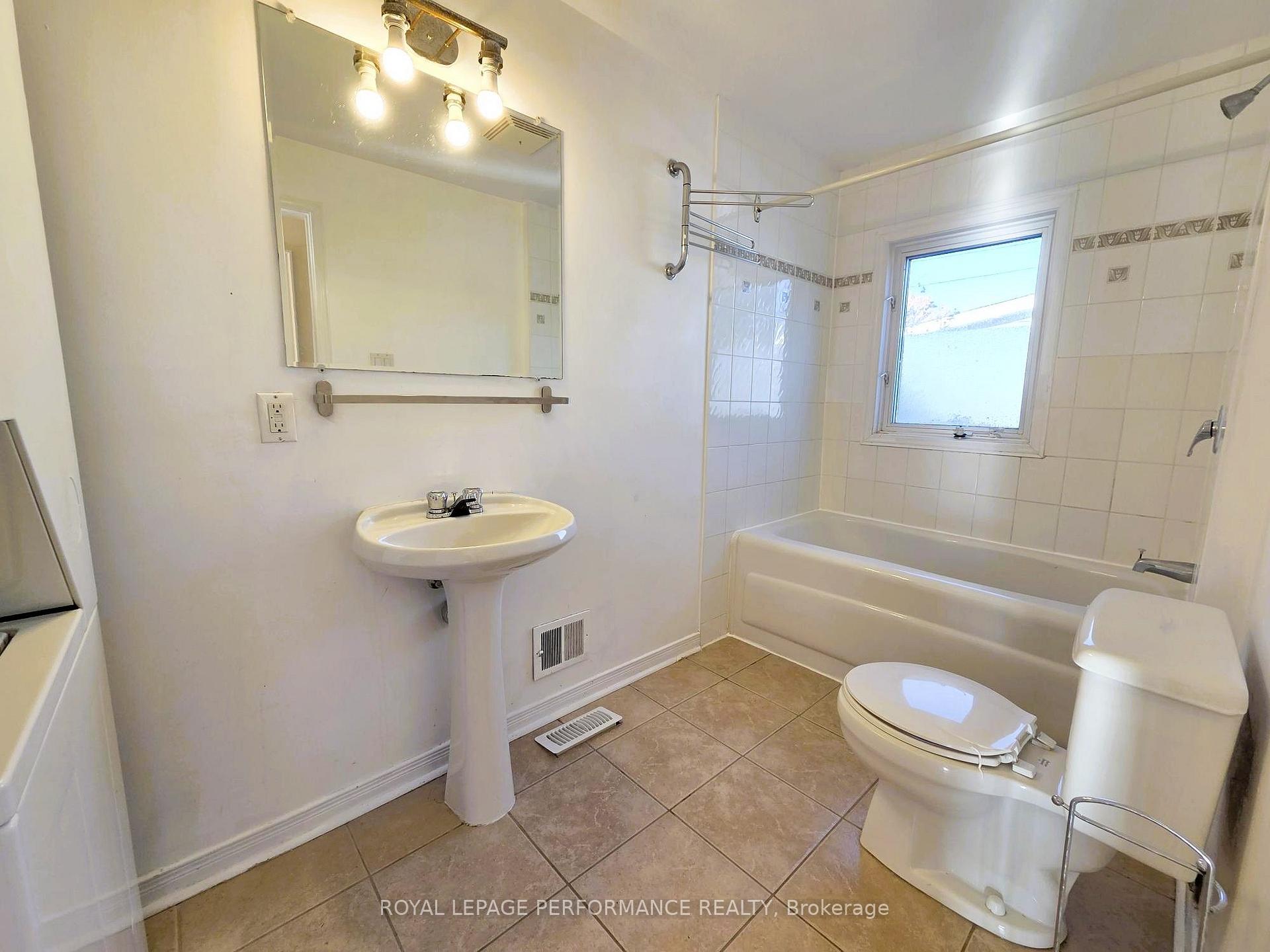 Photo 10 of Unit A, 770 Highland Avenue, Ottawa, Laurentianview — HOMEH