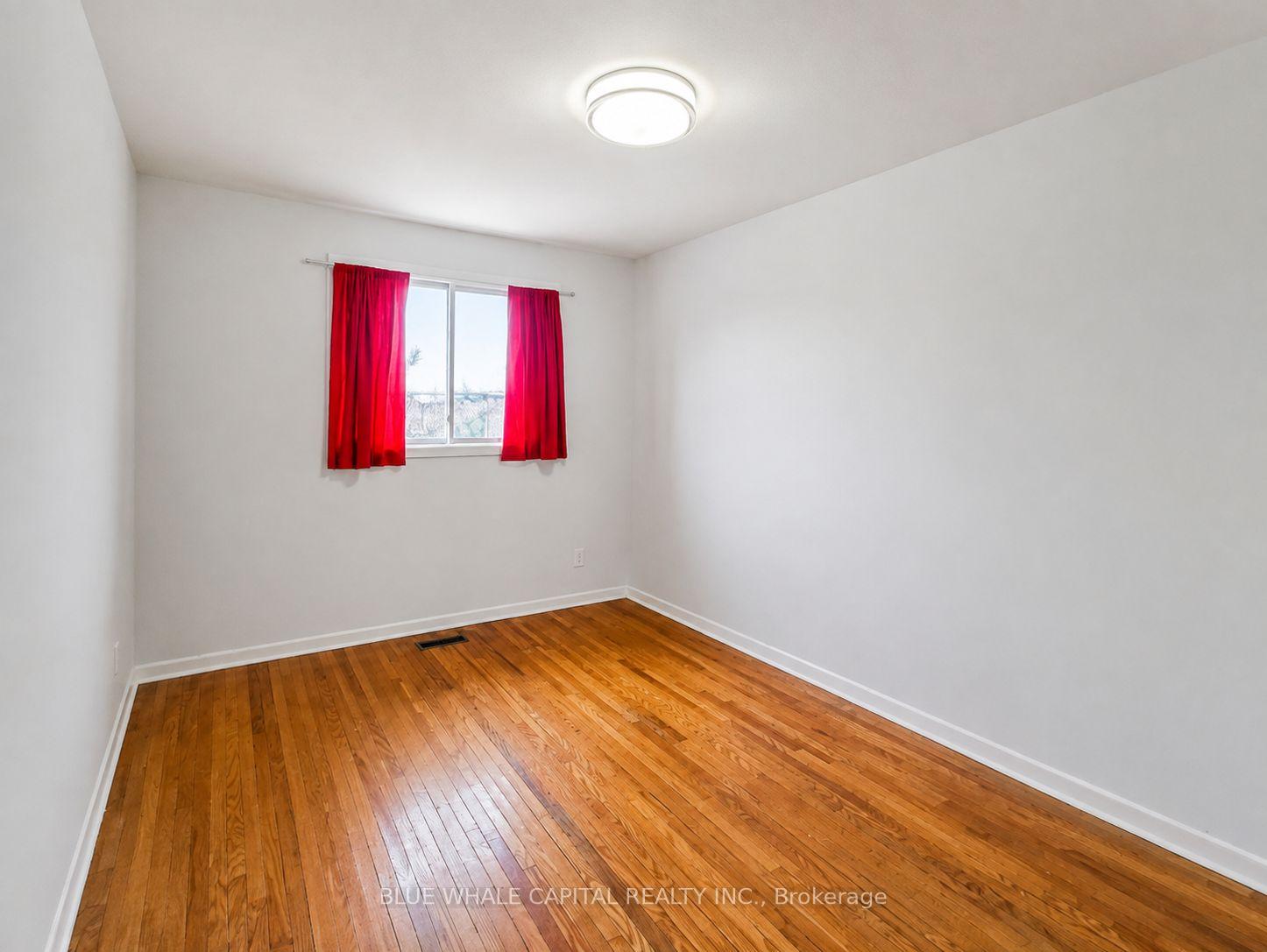Photo 12 of Unit Upper, 13 Pawnee Avenue, North York, Pleasant View — HOMEH