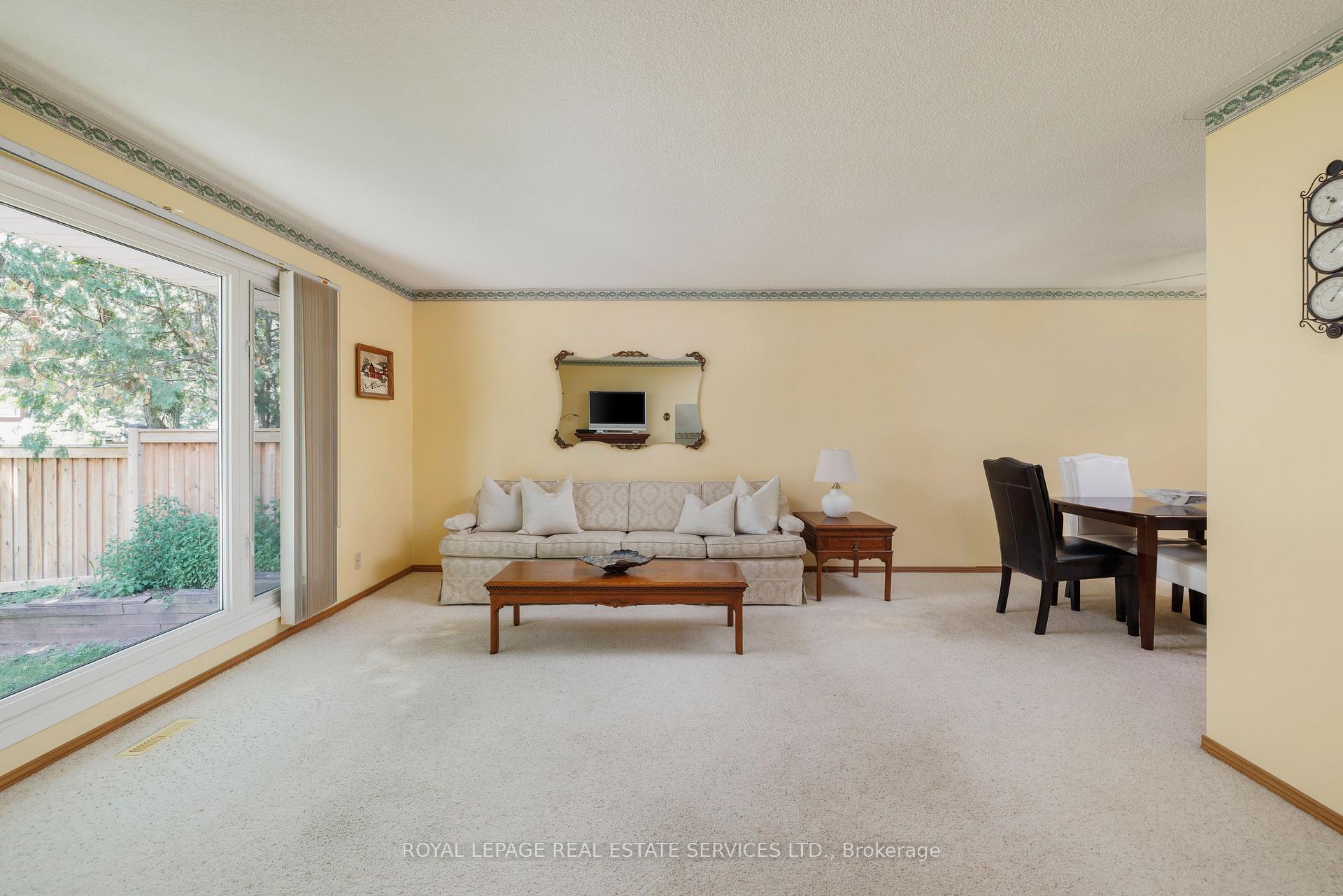 Photo 6 of 18 Osborne Crescent, Oakville, College Park — HOMEH