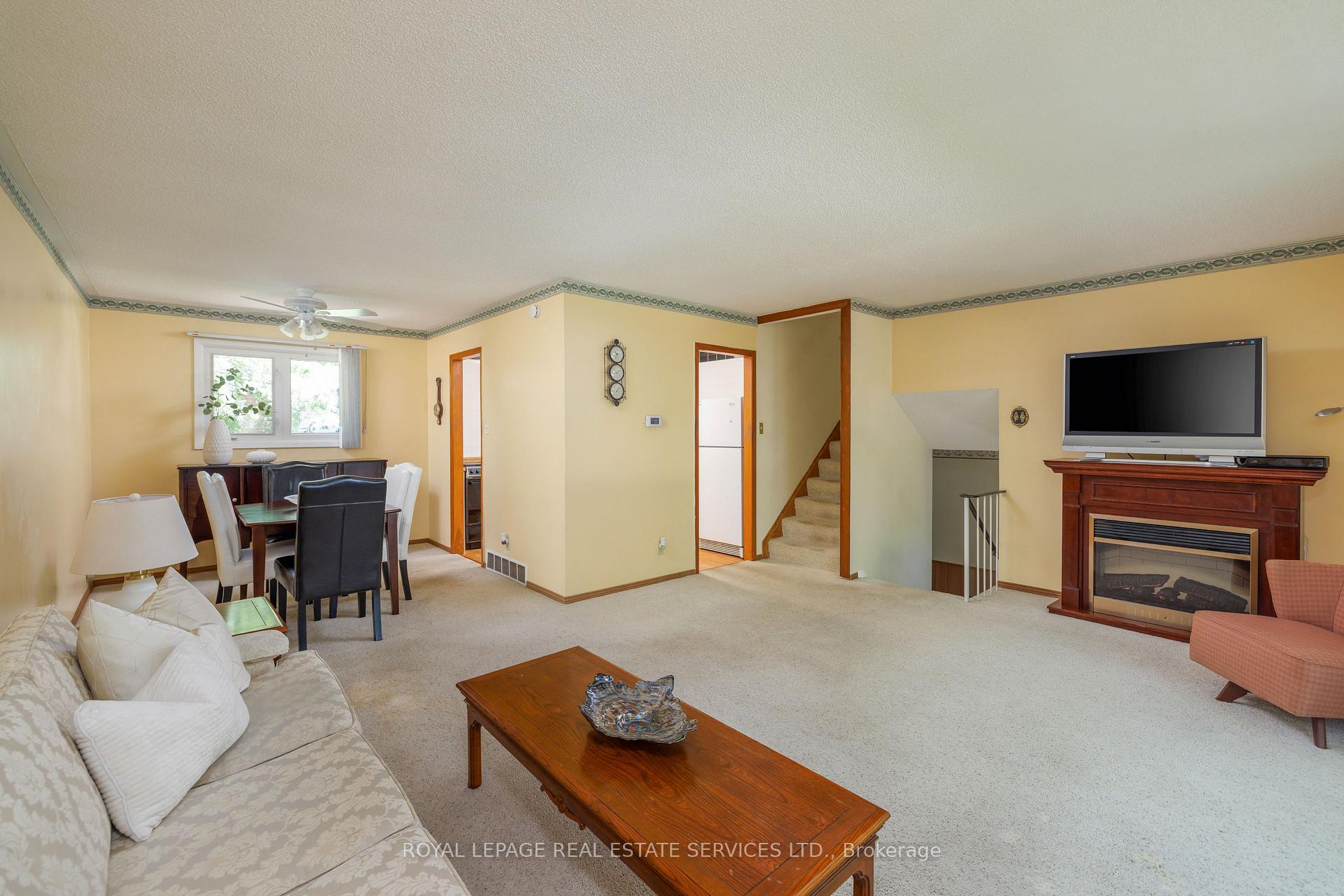 Photo 10 of 18 Osborne Crescent, Oakville, College Park — HOMEH