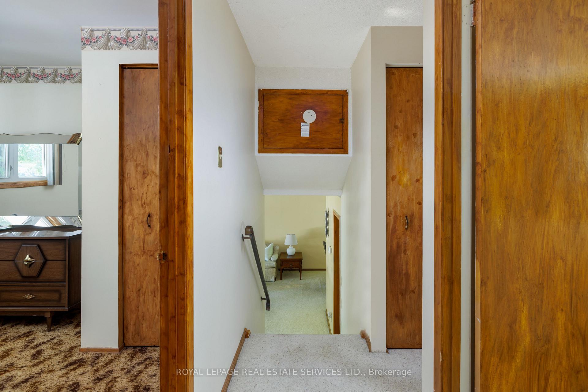 Photo 15 of 18 Osborne Crescent, Oakville, College Park — HOMEH