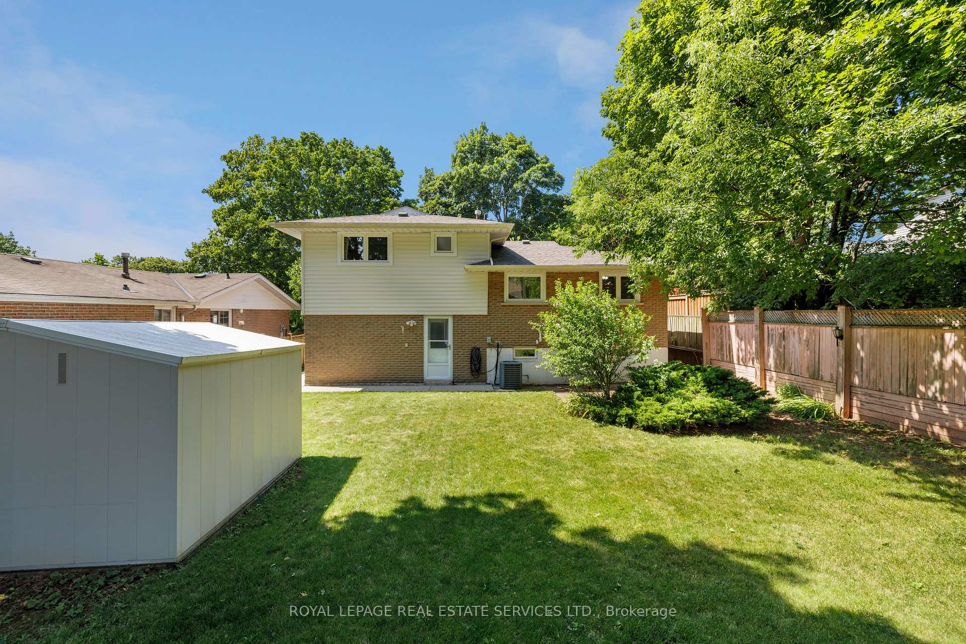 Photo 25 of 18 Osborne Crescent, Oakville, College Park — HOMEH
