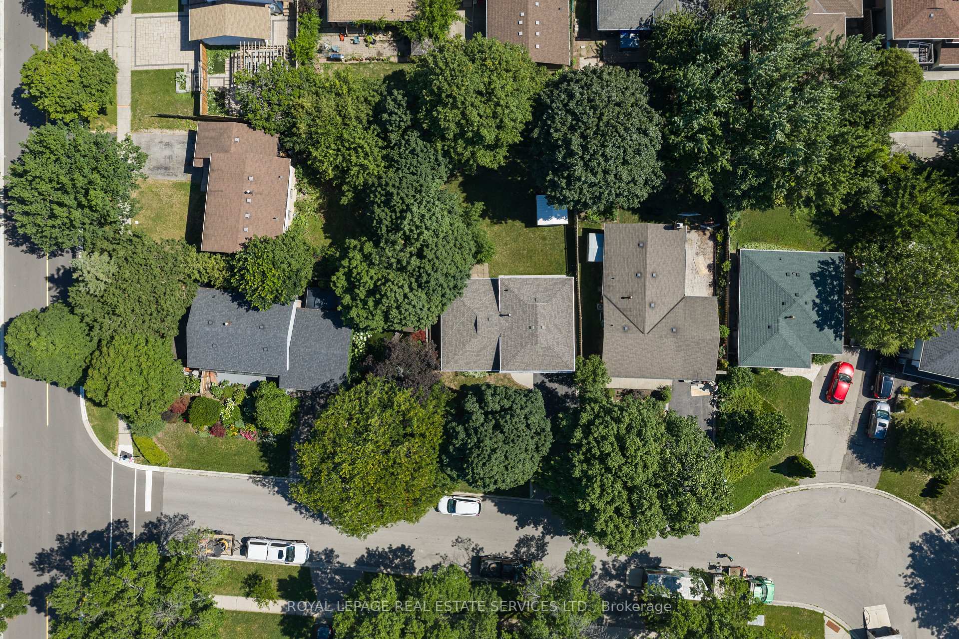 Photo 28 of 18 Osborne Crescent, Oakville, College Park — HOMEH