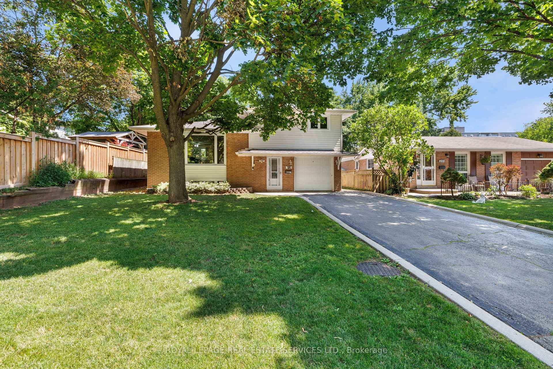 Photo 29 of 18 Osborne Crescent, Oakville, College Park — HOMEH
