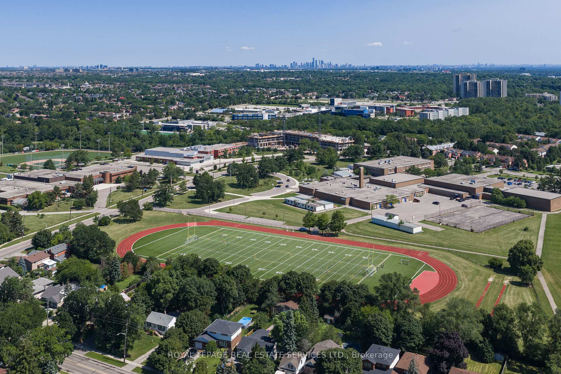 Photo 30 of 18 Osborne Crescent, Oakville, College Park — HOMEH
