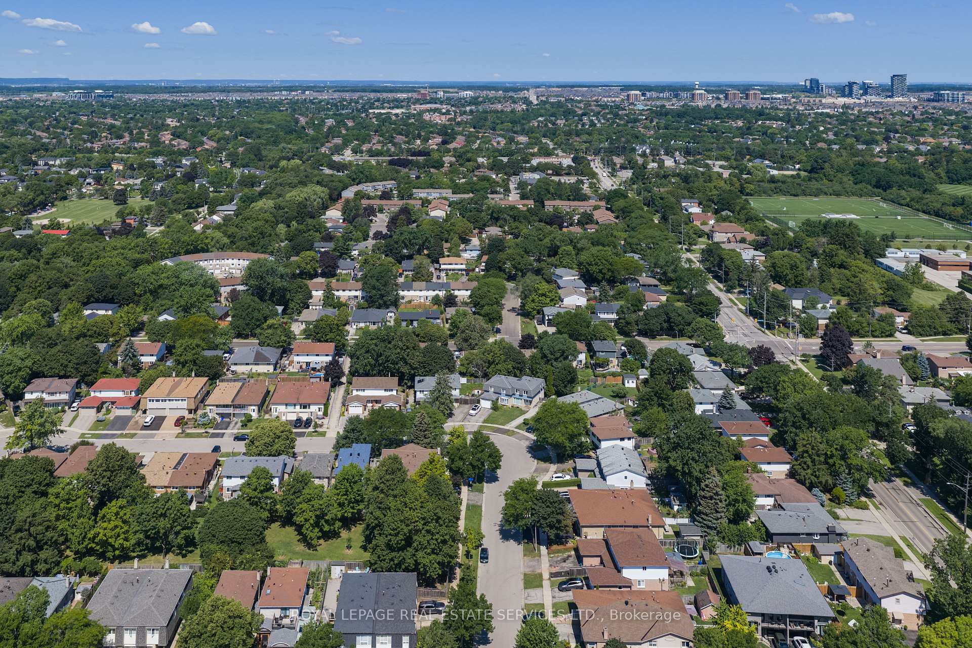 Photo 31 of 18 Osborne Crescent, Oakville, College Park — HOMEH