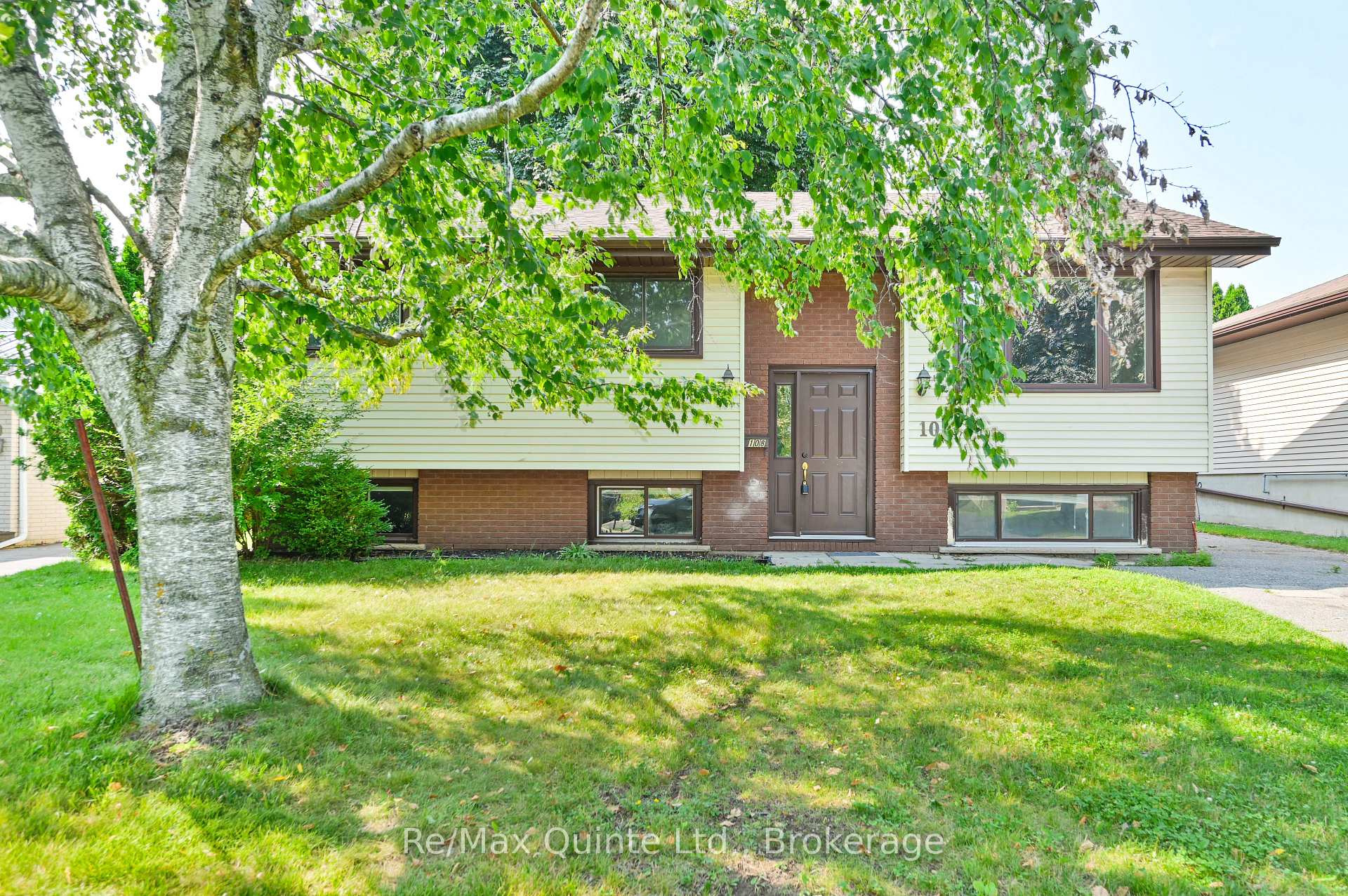 Photo 2 of 108 Nicholas Street, Quinte West, Trenton Ward — HOMEH
