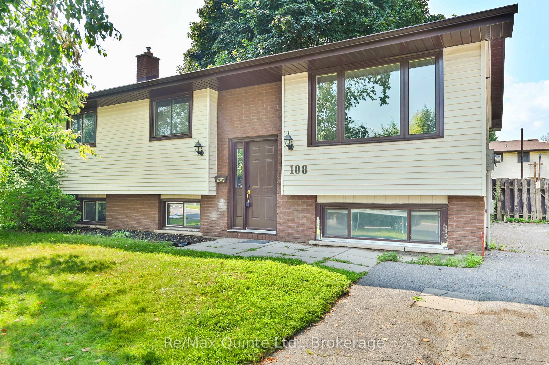 Photo 3 of 108 Nicholas Street, Quinte West, Trenton Ward — HOMEH