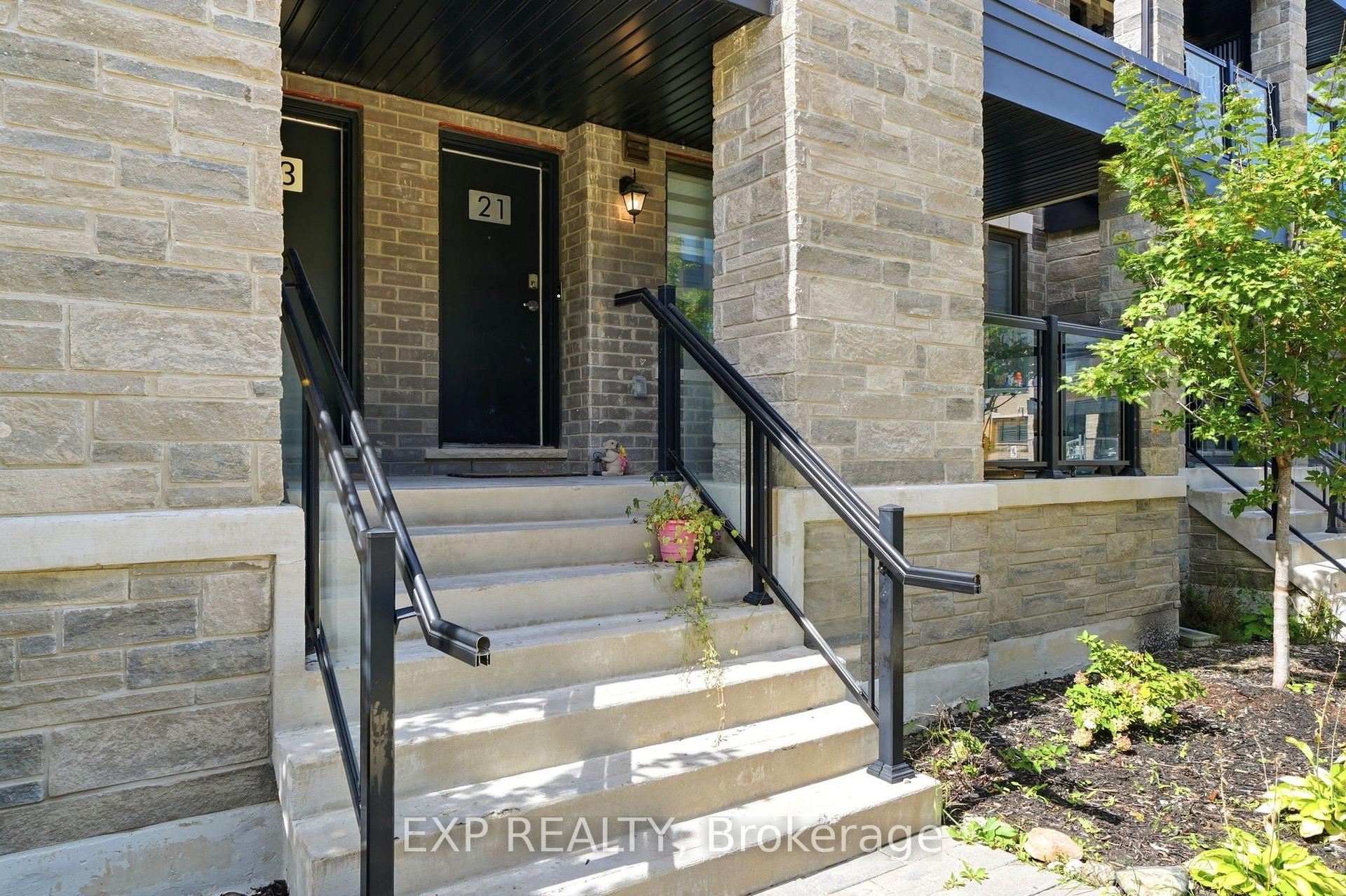 Photo 3 of 21 Magnolia Lane, Barrie, Innis-Shore — HOMEH