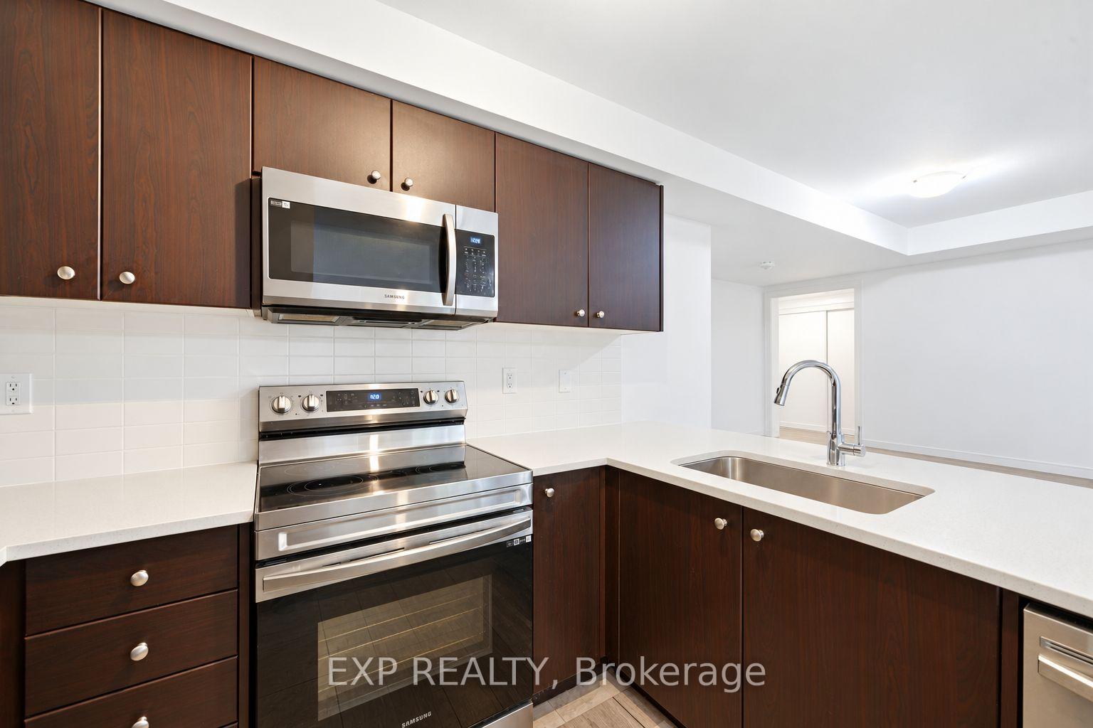 Photo 14 of 21 Magnolia Lane, Barrie, Innis-Shore — HOMEH
