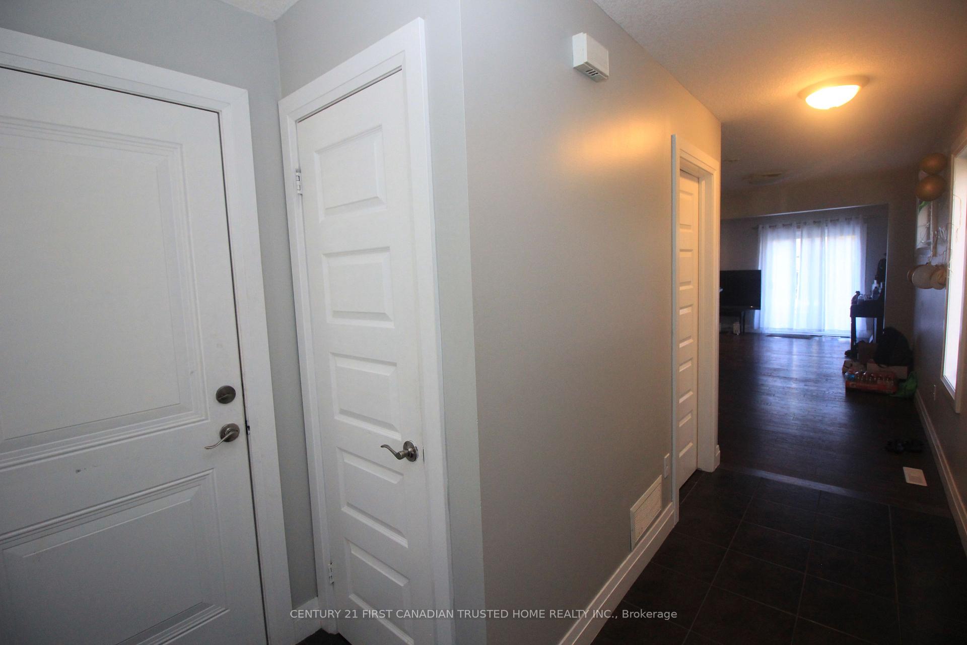 Photo 5 of 6832 Vallas Circle, London, South V — HOMEH