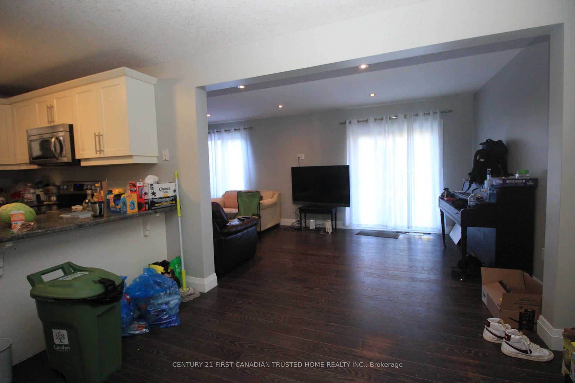 Photo 6 of 6832 Vallas Circle, London, South V — HOMEH