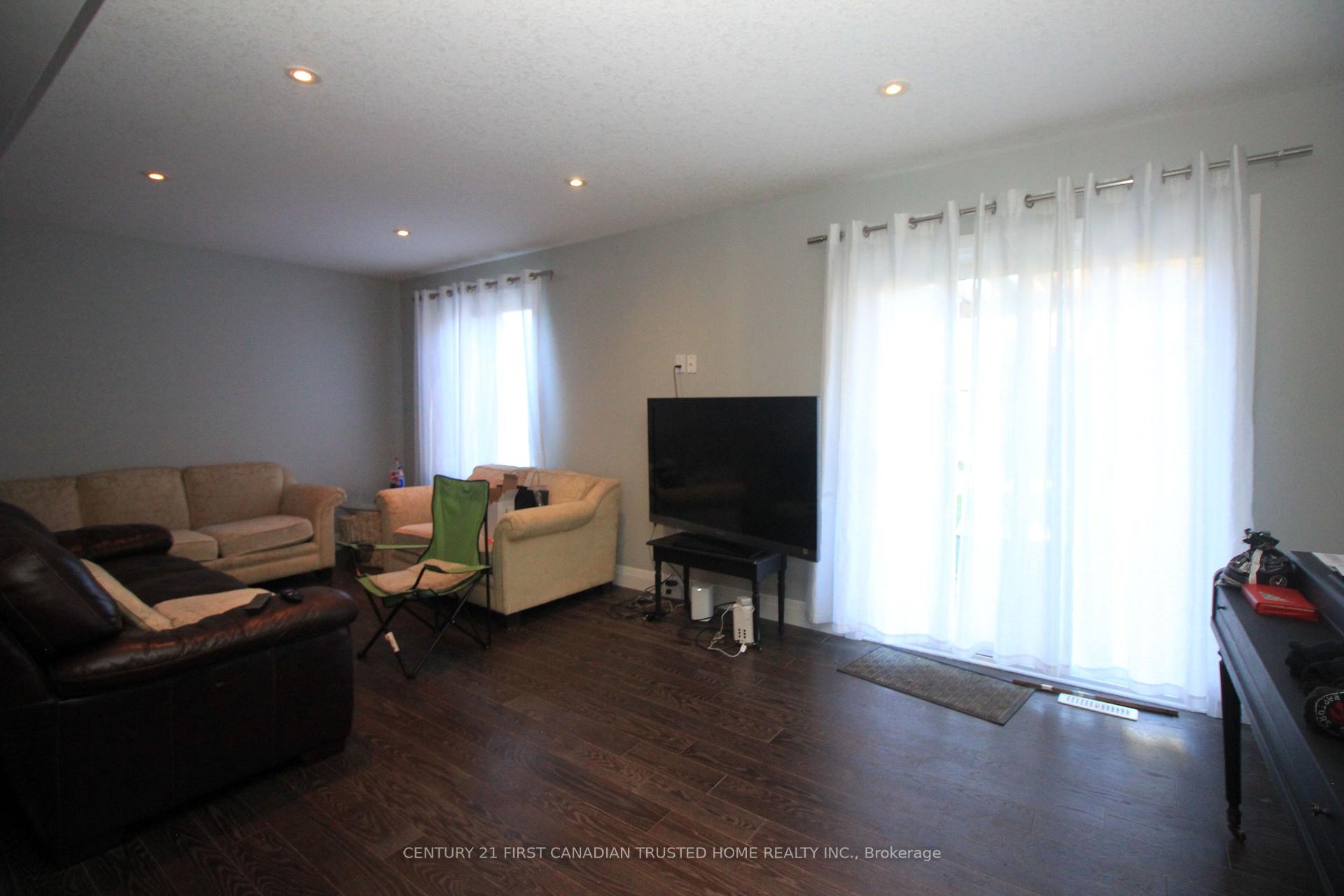 Photo 8 of 6832 Vallas Circle, London, South V — HOMEH