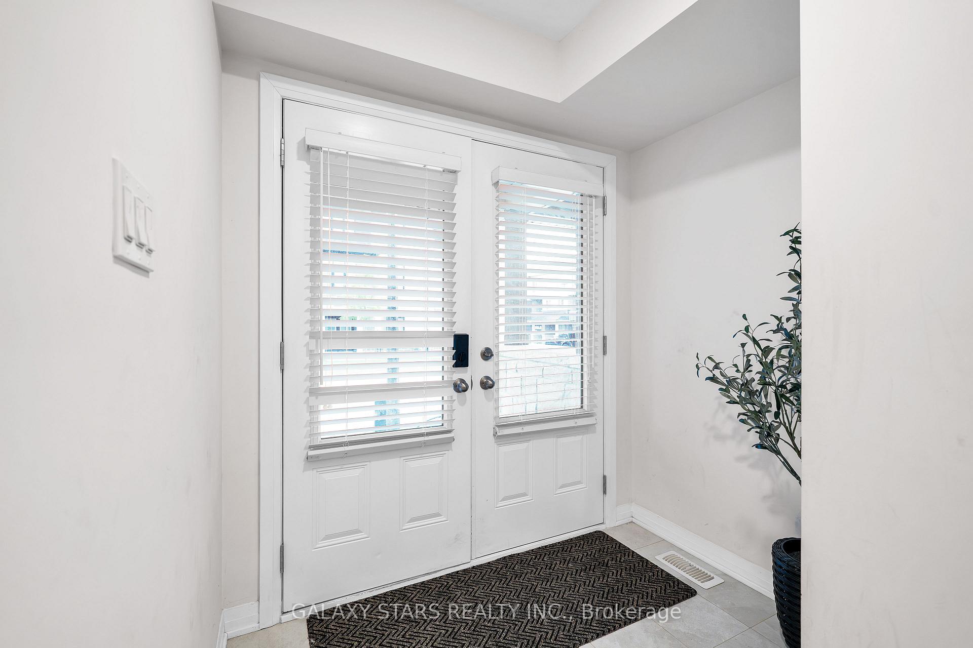 Photo 3 of 50 Ambereen Place, Clarington, Bowmanville — HOMEH