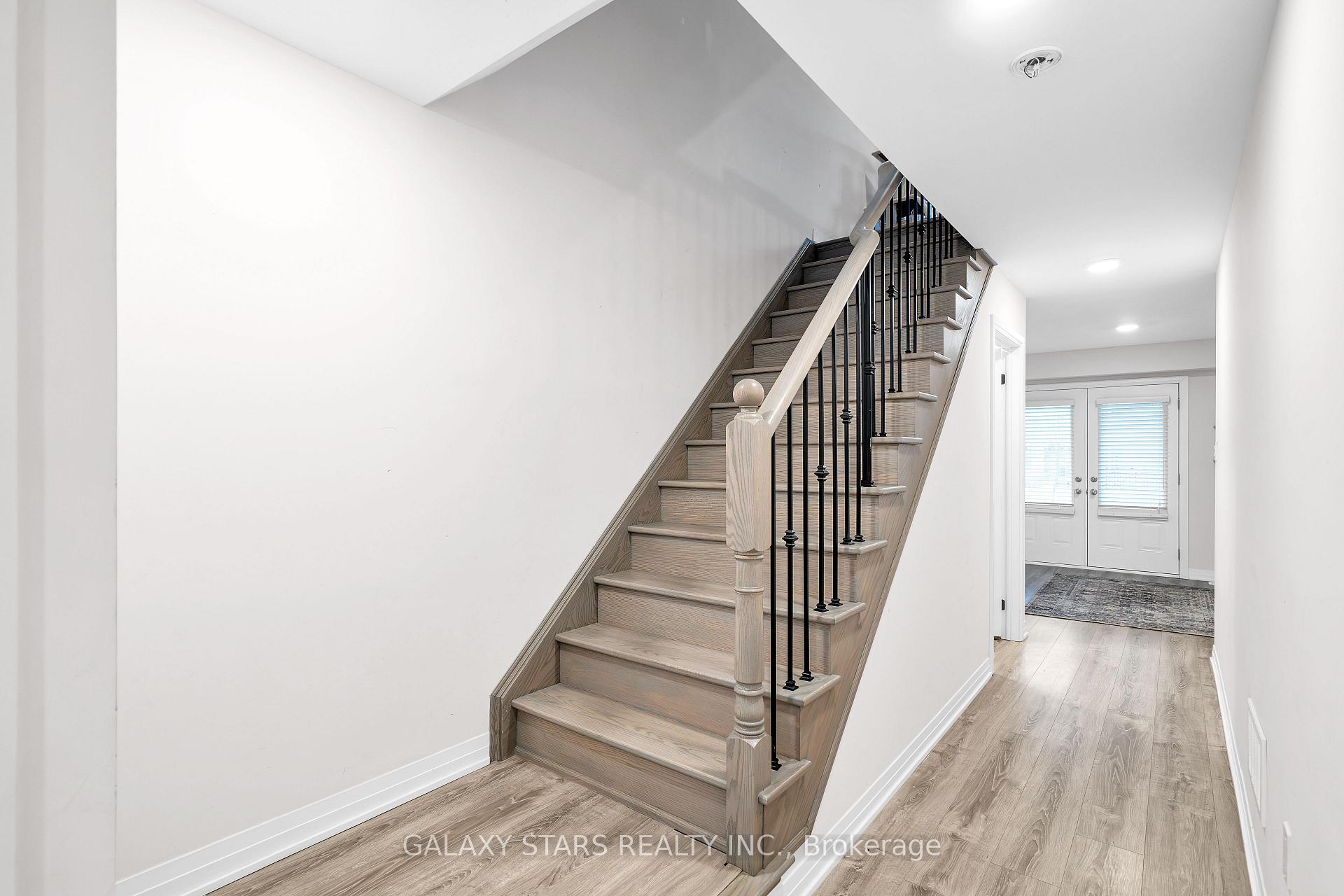 Photo 4 of 50 Ambereen Place, Clarington, Bowmanville — HOMEH