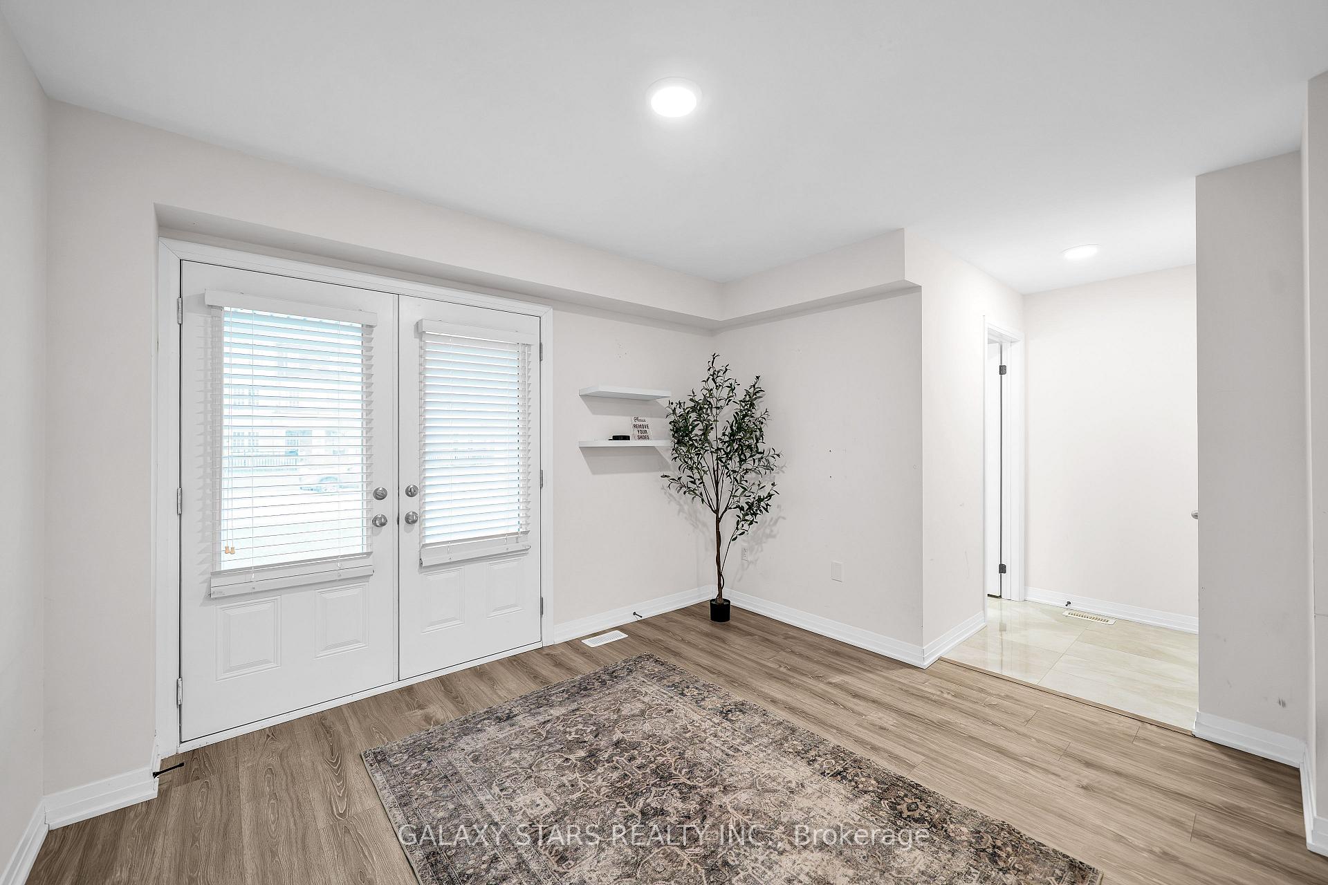 Photo 5 of 50 Ambereen Place, Clarington, Bowmanville — HOMEH