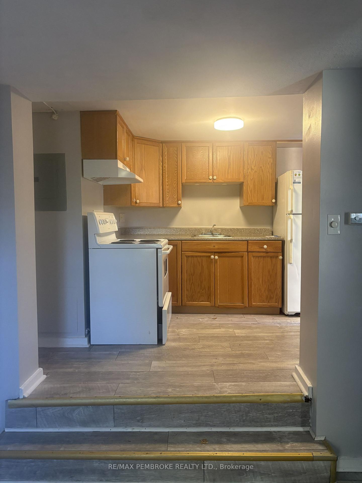 Photo 5 of 371 Miller Street, Pembroke, Pembroke — HOMEH