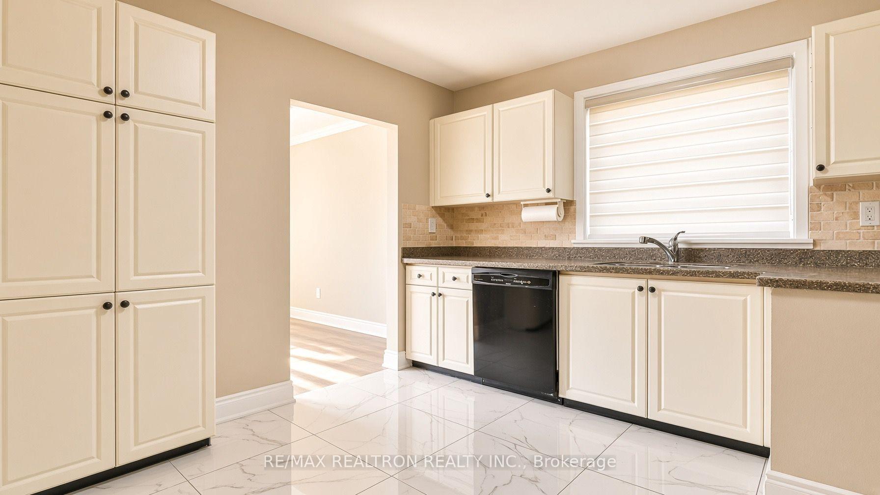 Photo 2 of Unit Upper, 26 Nuffield Drive, Scarborough, Guildwood — HOMEH