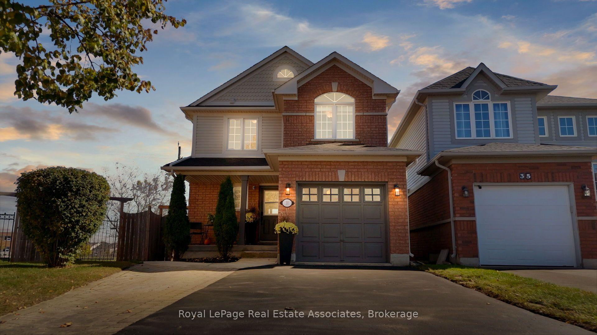 Photo 2 of 31 Crockett Place, Clarington, Bowmanville — HOMEH