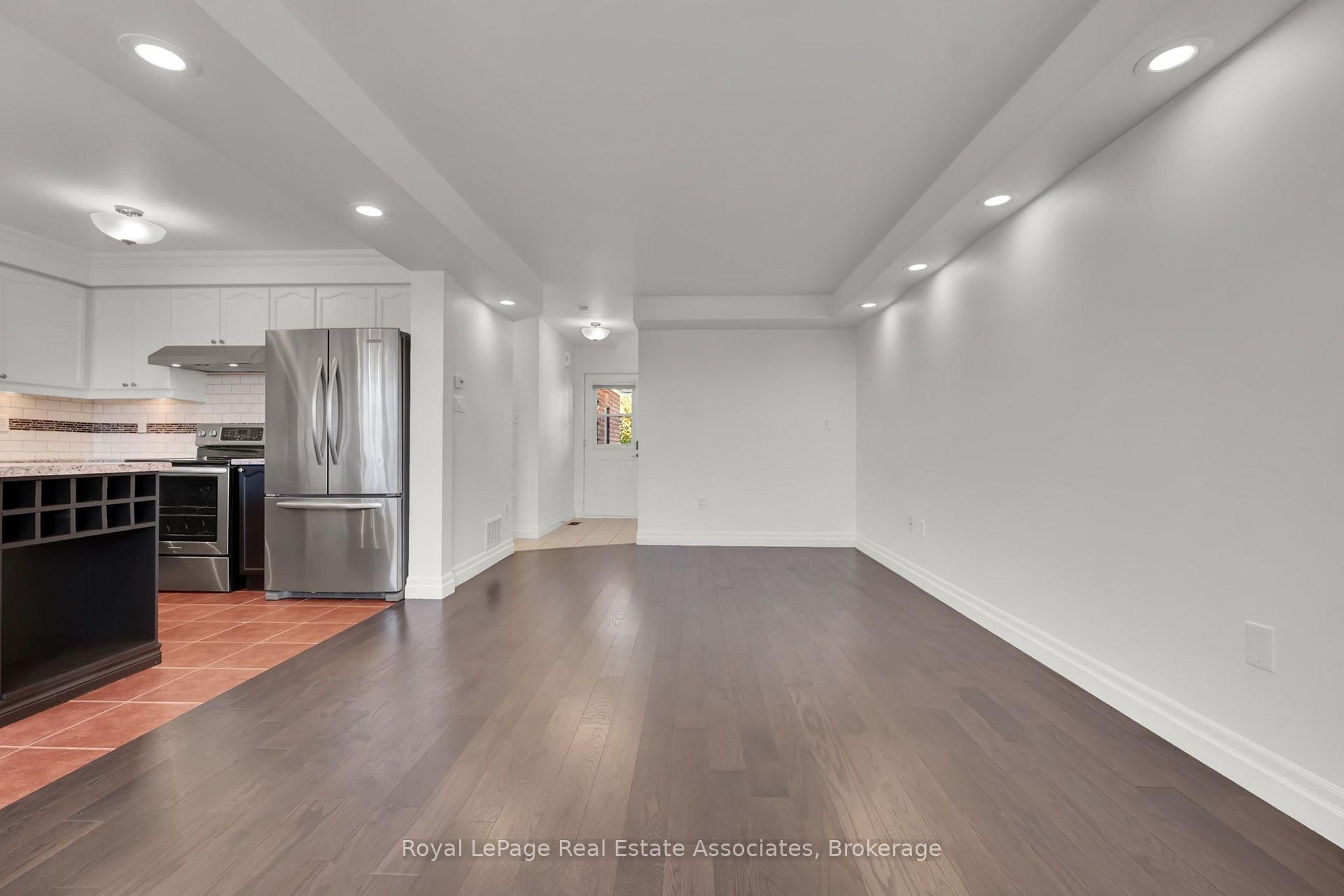 Photo 7 of 31 Crockett Place, Clarington, Bowmanville — HOMEH