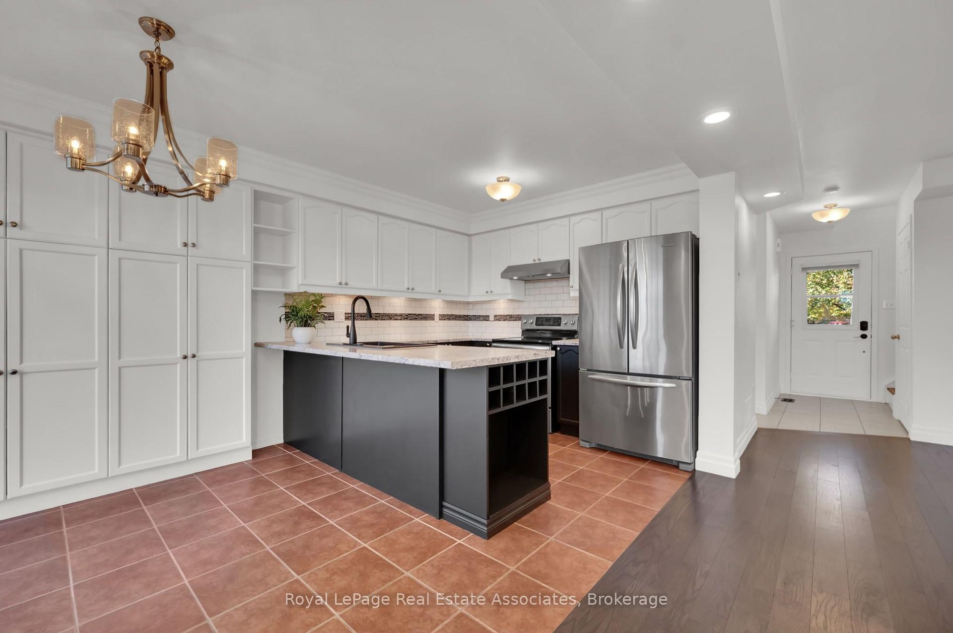 Photo 9 of 31 Crockett Place, Clarington, Bowmanville — HOMEH