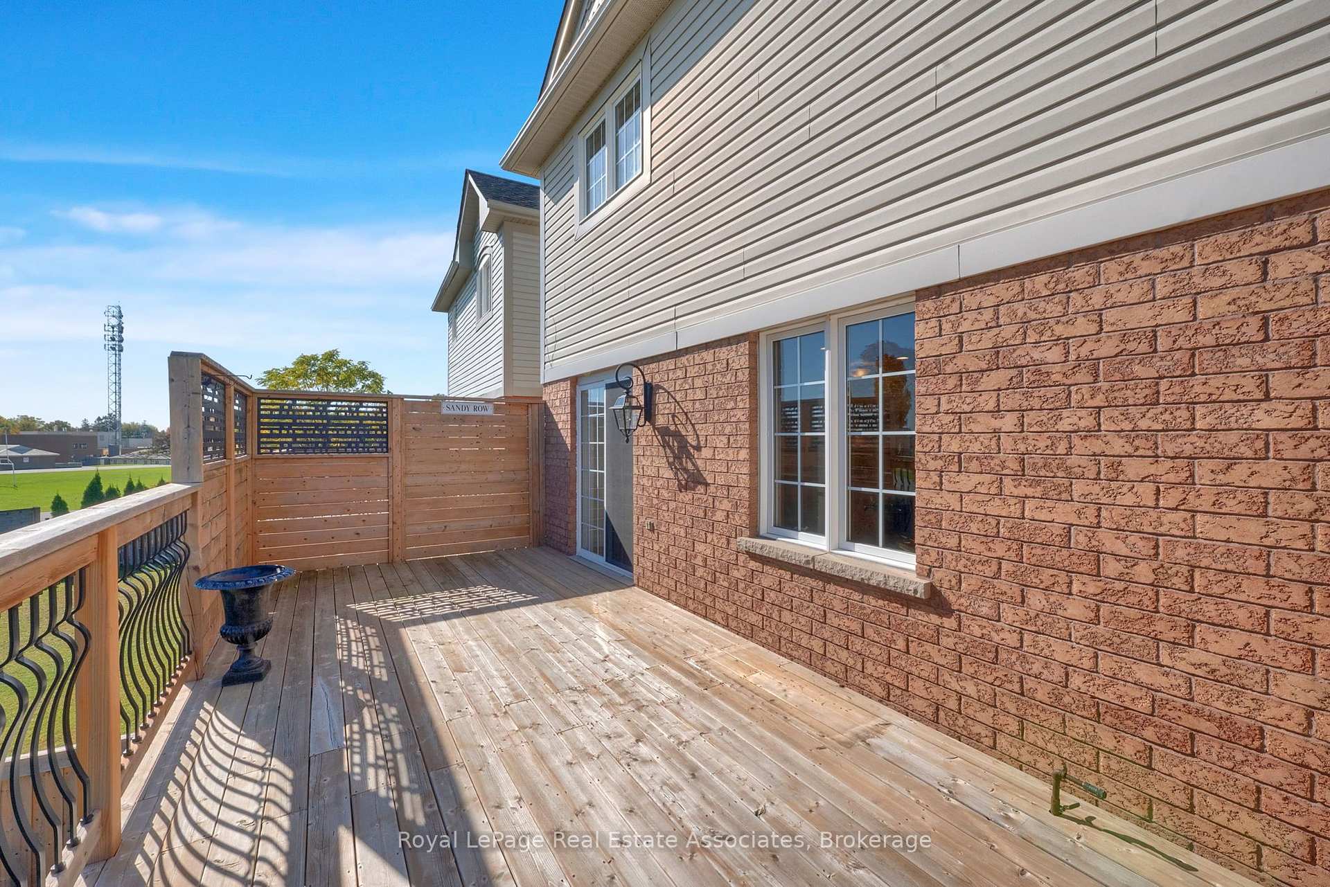 Photo 11 of 31 Crockett Place, Clarington, Bowmanville — HOMEH
