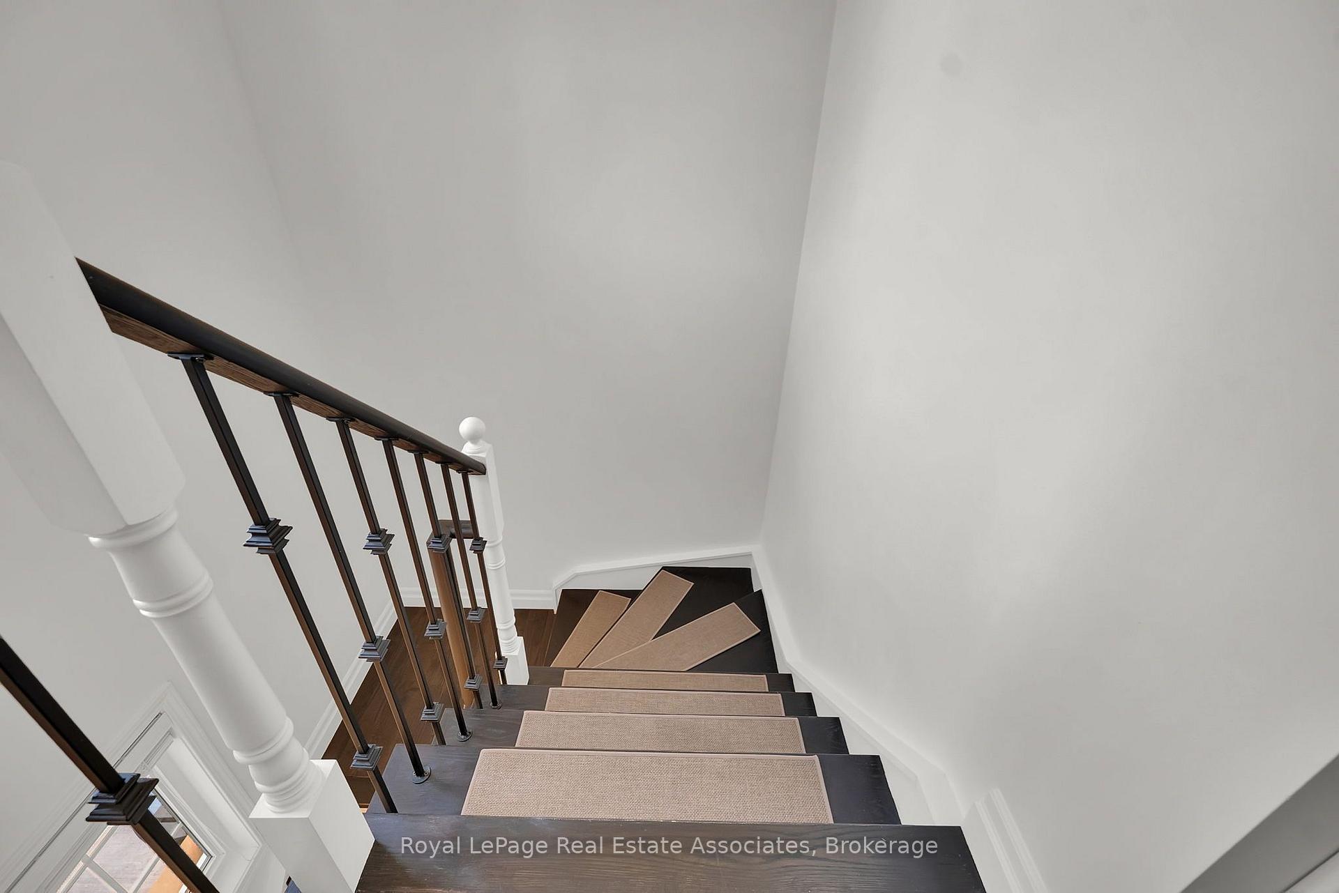 Photo 15 of 31 Crockett Place, Clarington, Bowmanville — HOMEH