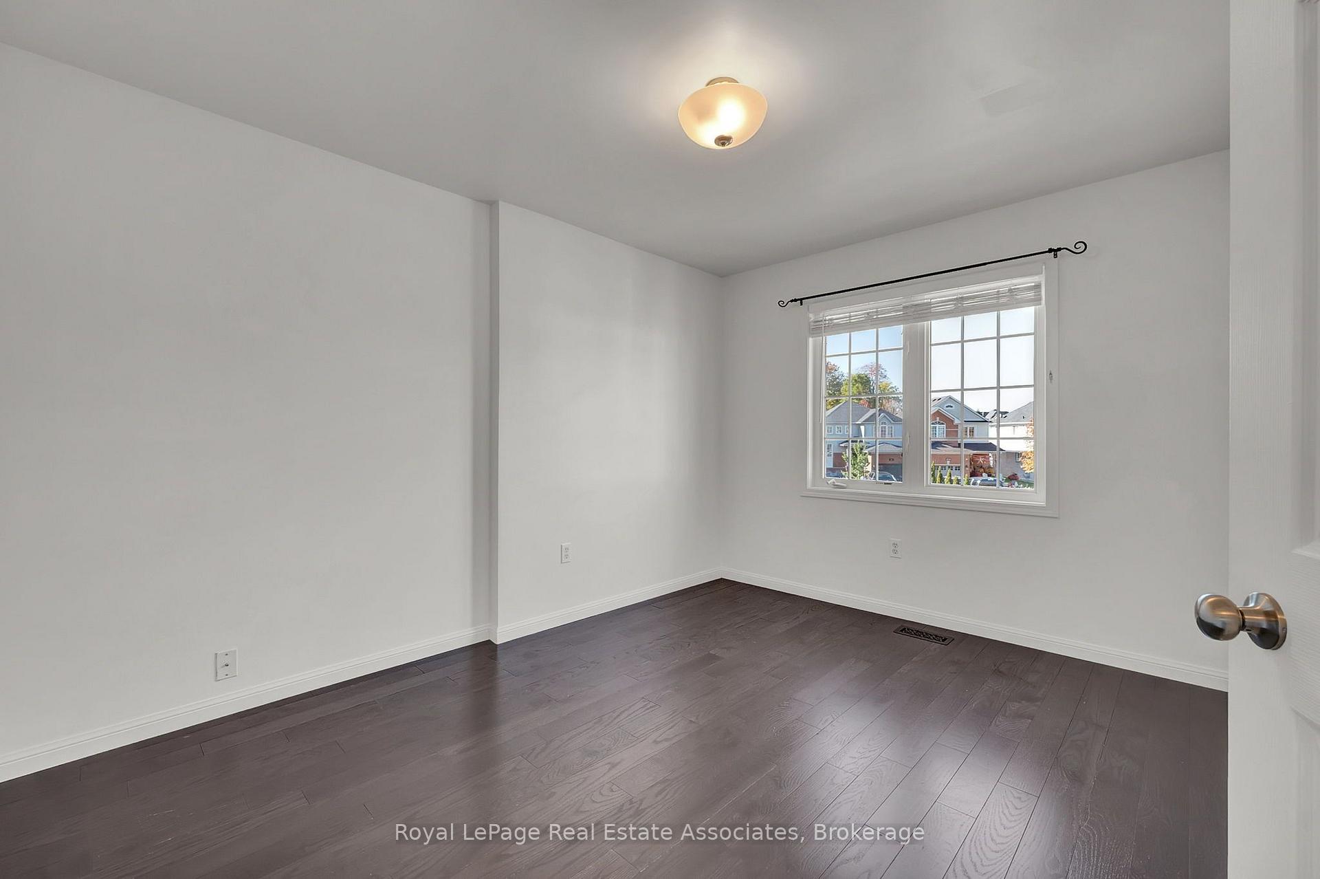 Photo 21 of 31 Crockett Place, Clarington, Bowmanville — HOMEH