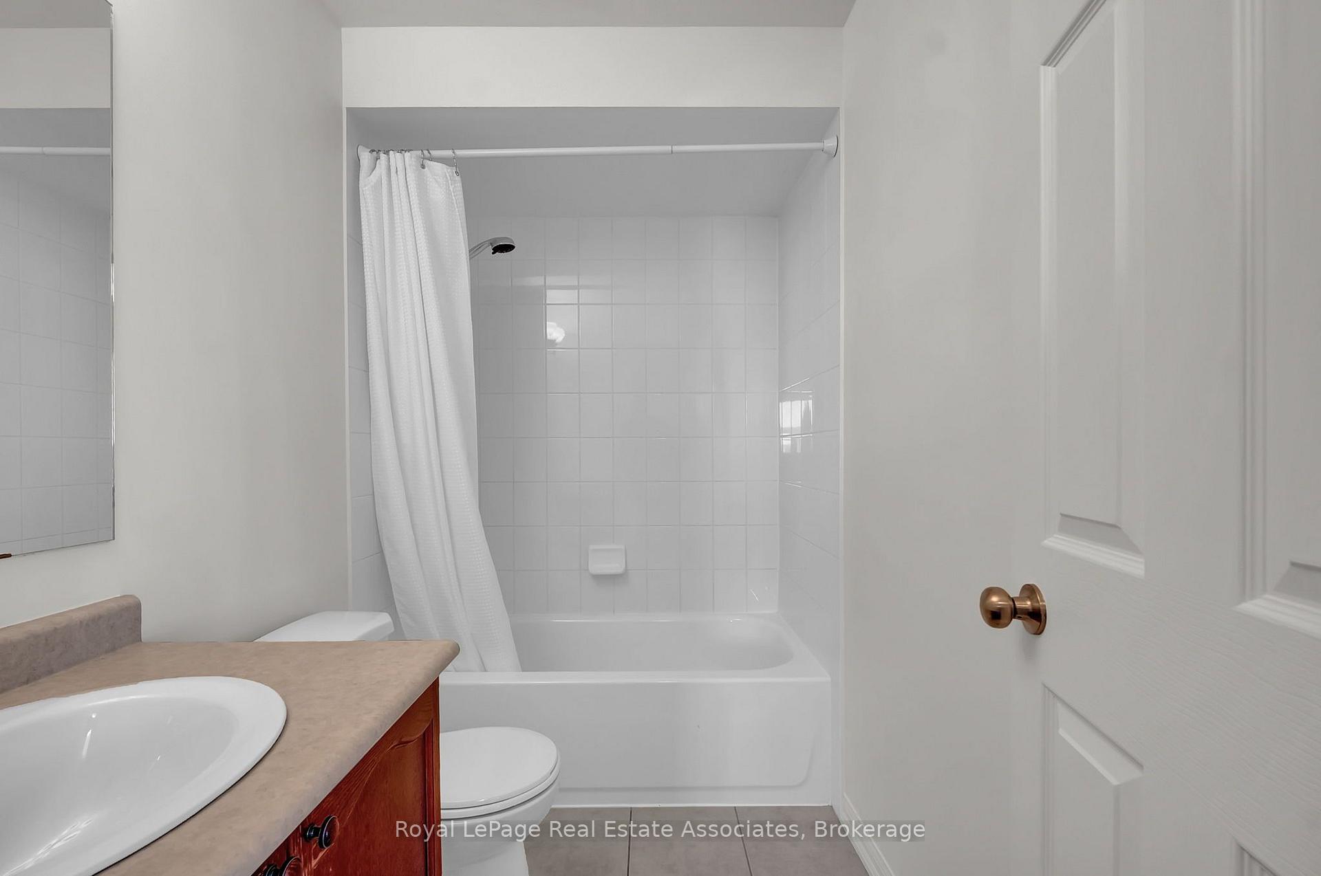 Photo 23 of 31 Crockett Place, Clarington, Bowmanville — HOMEH