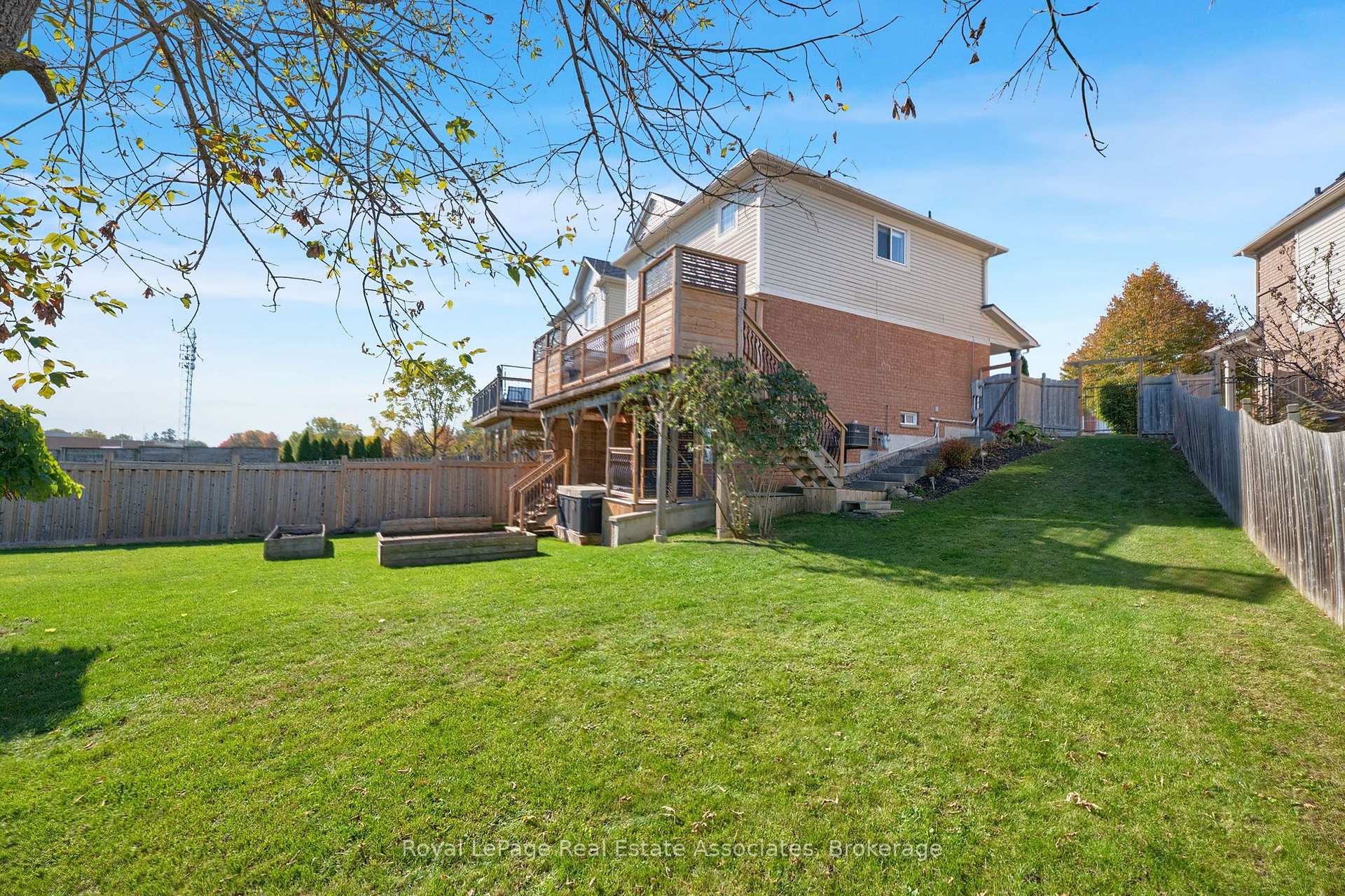 Photo 36 of 31 Crockett Place, Clarington, Bowmanville — HOMEH
