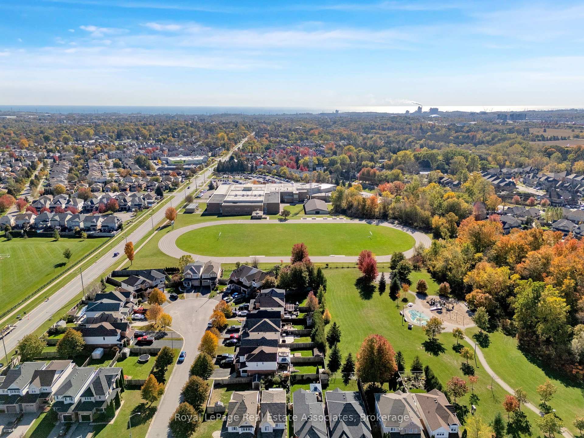Photo 38 of 31 Crockett Place, Clarington, Bowmanville — HOMEH
