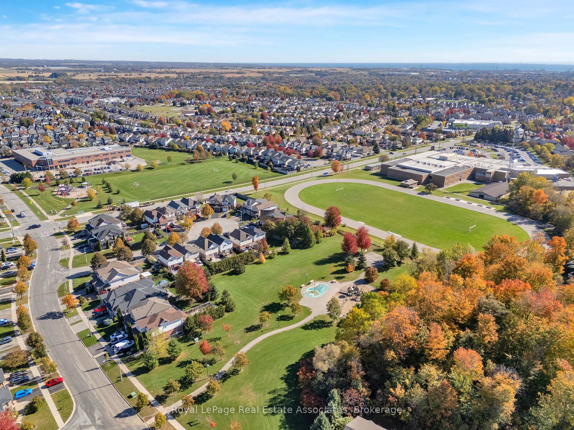 Photo 39 of 31 Crockett Place, Clarington, Bowmanville — HOMEH