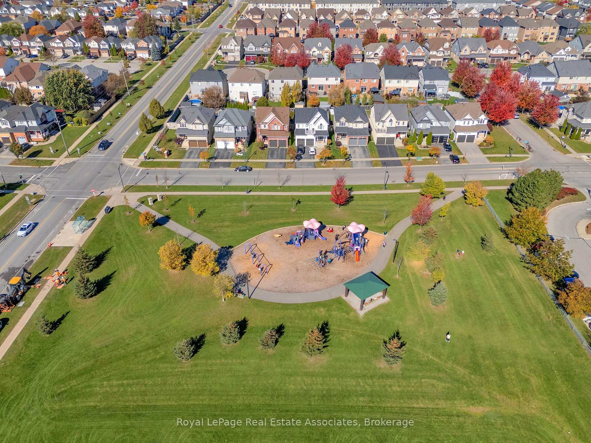 Photo 40 of 31 Crockett Place, Clarington, Bowmanville — HOMEH