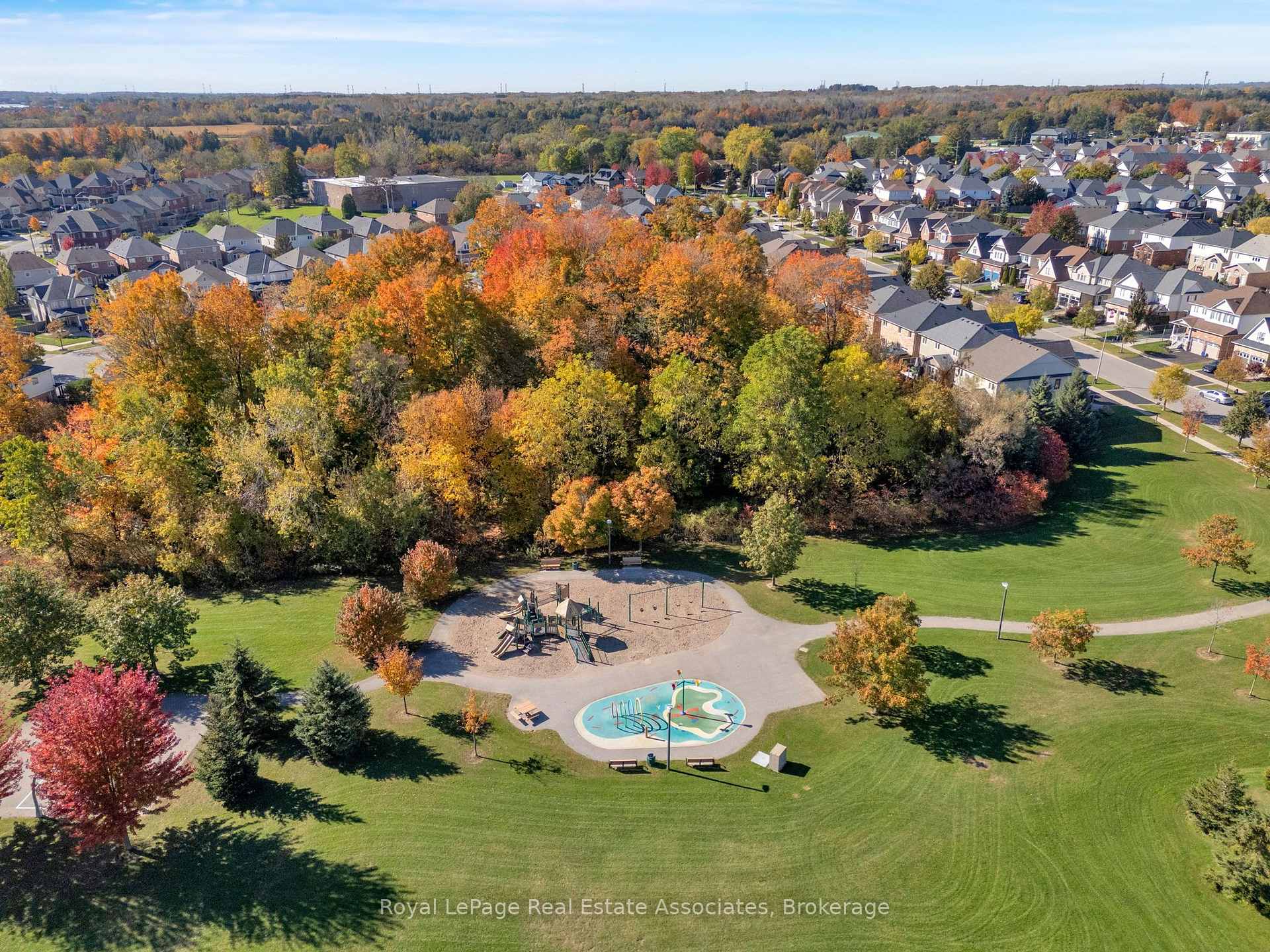 Photo 41 of 31 Crockett Place, Clarington, Bowmanville — HOMEH