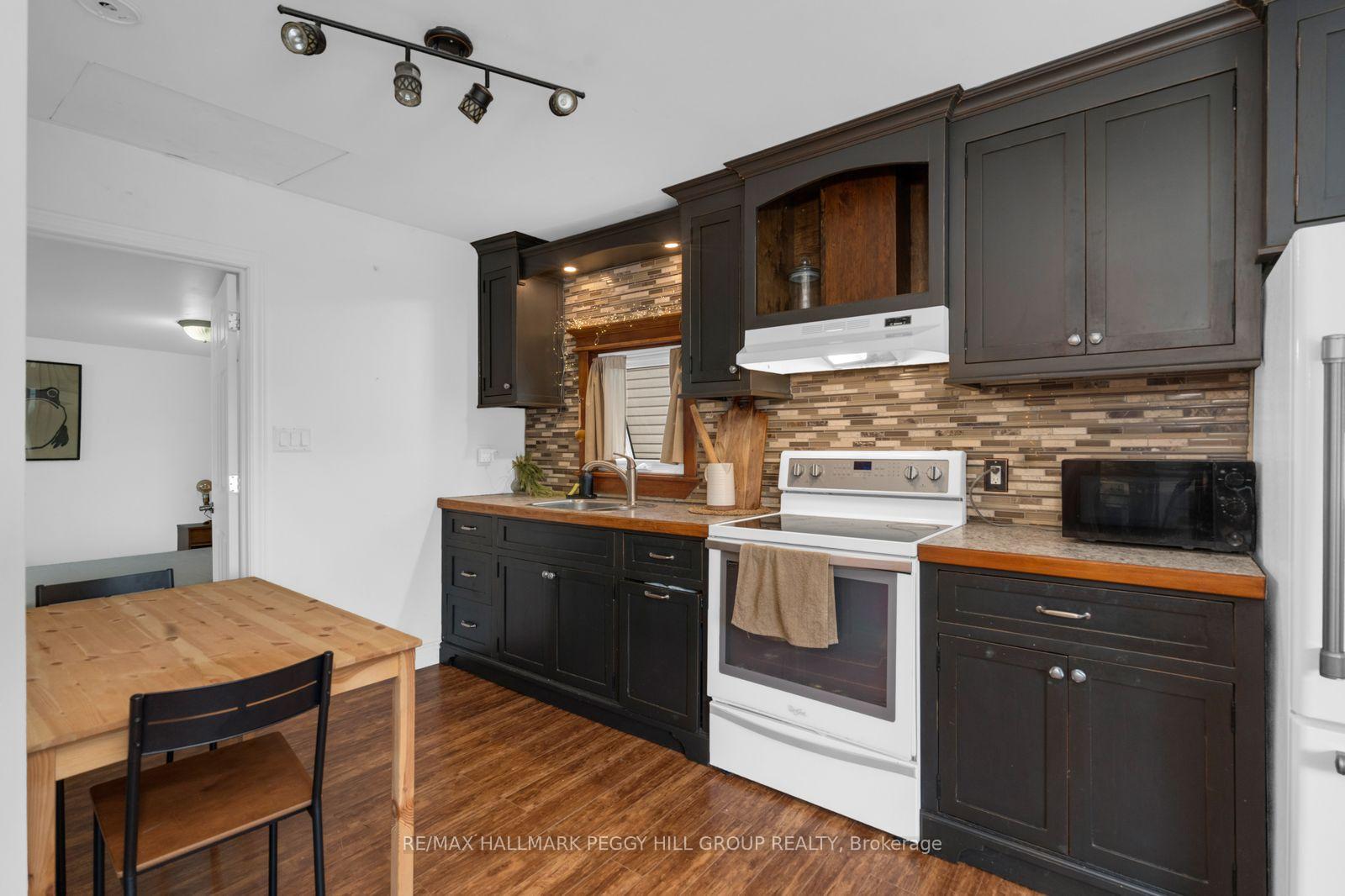 Photo 4 of 93 Bond Street, Orillia — HOMEH