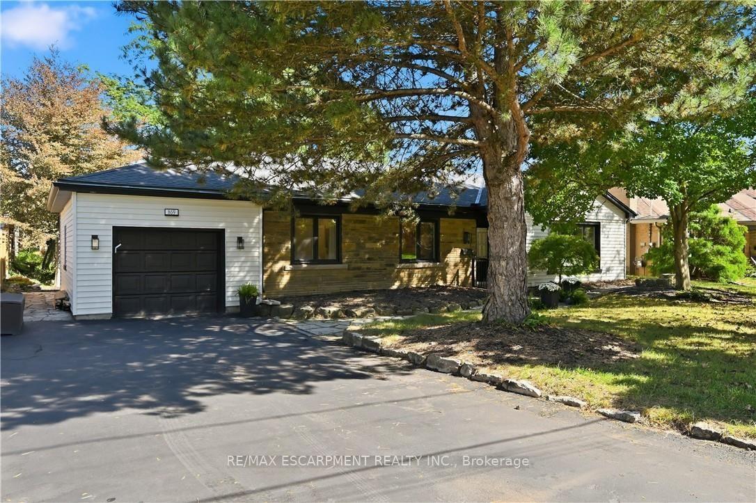 Photo 3 of 869 Condor Drive, Burlington, LaSalle — HOMEH