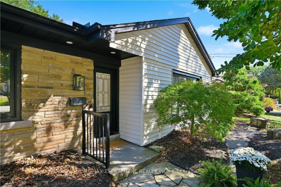 Photo 5 of 869 Condor Drive, Burlington, LaSalle — HOMEH